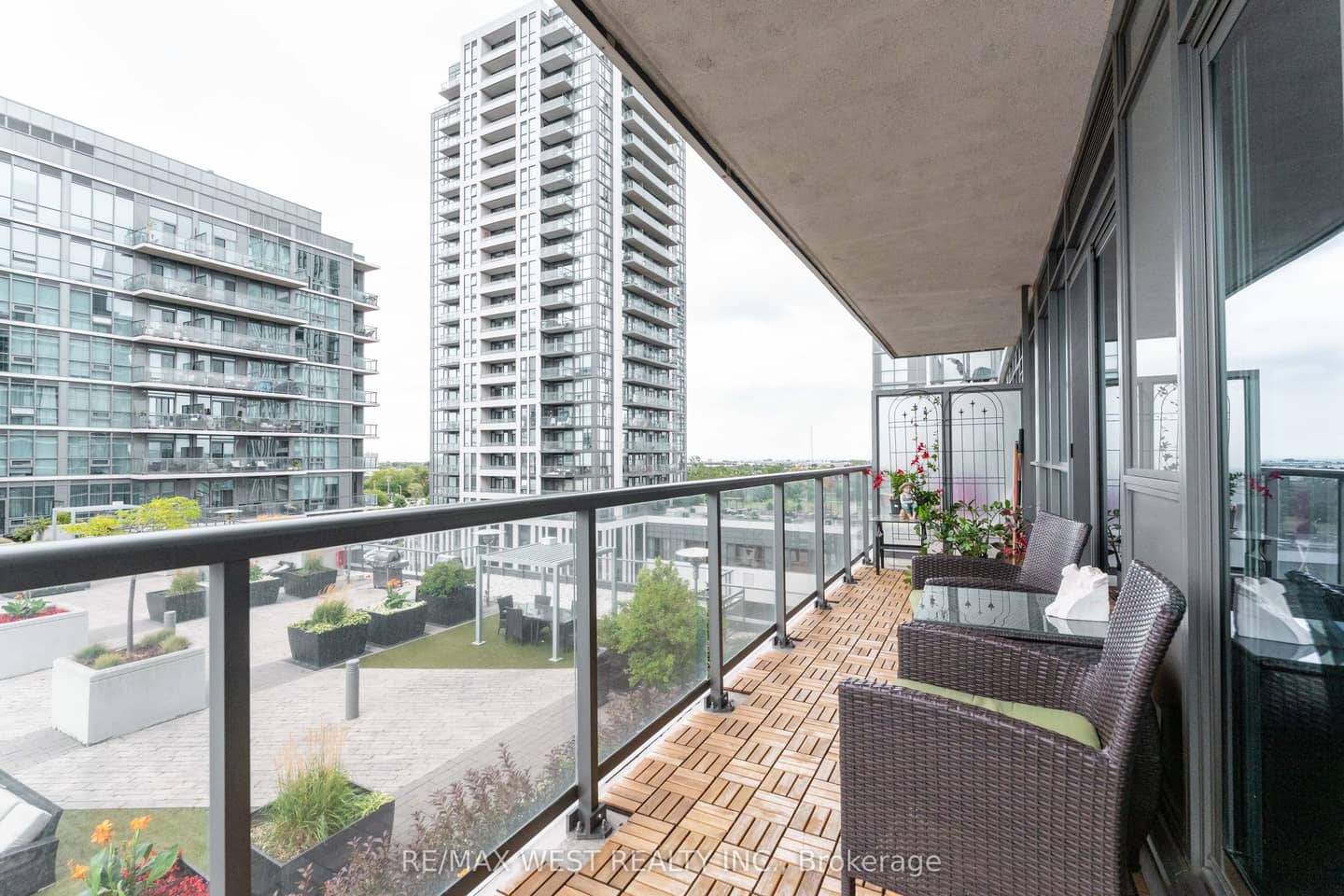1185 The Queensway 710, Toronto, ON M8Z 1R2