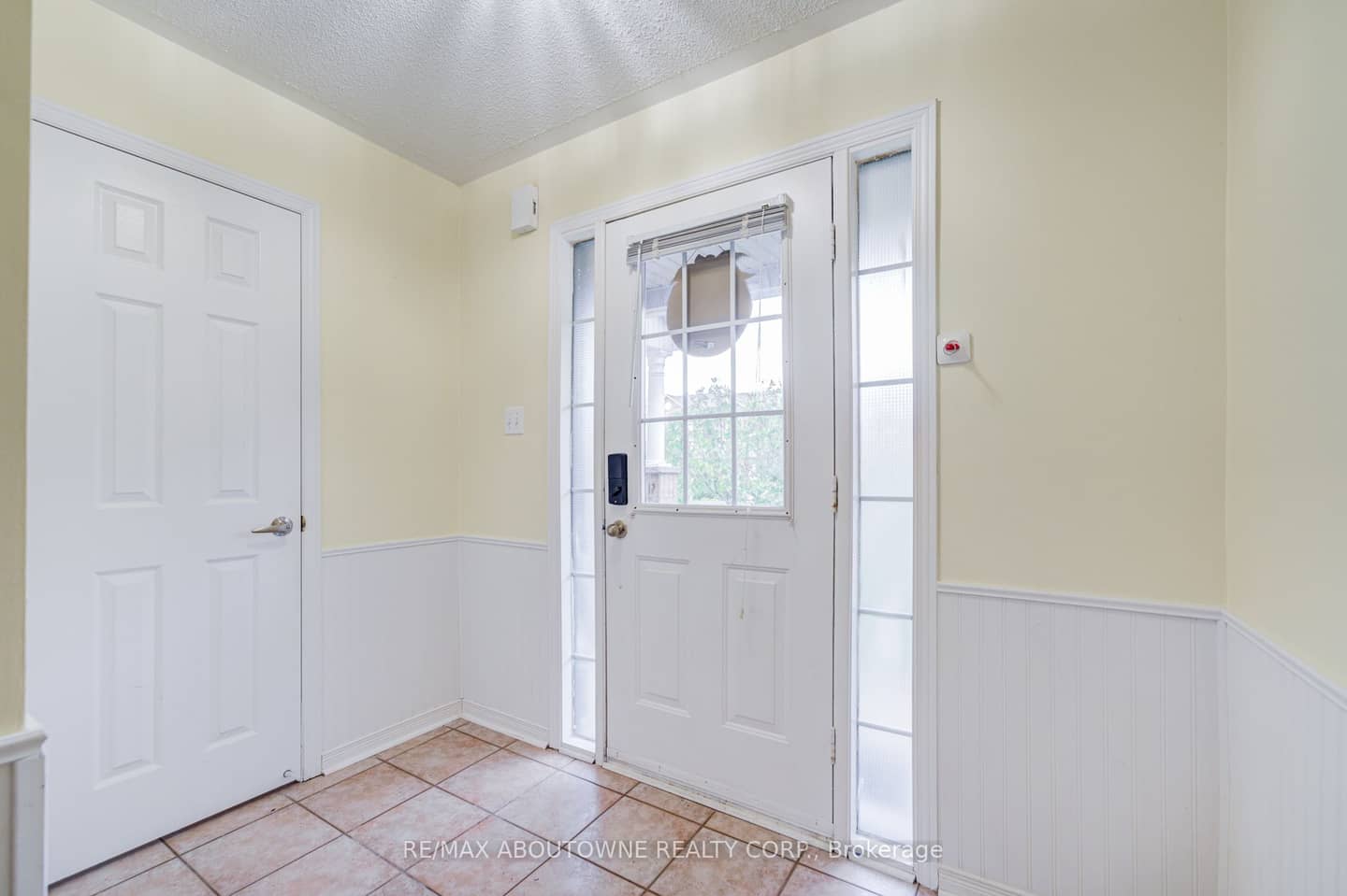 5128 Falconcrest Drive, Burlington, ON L7L 6K4