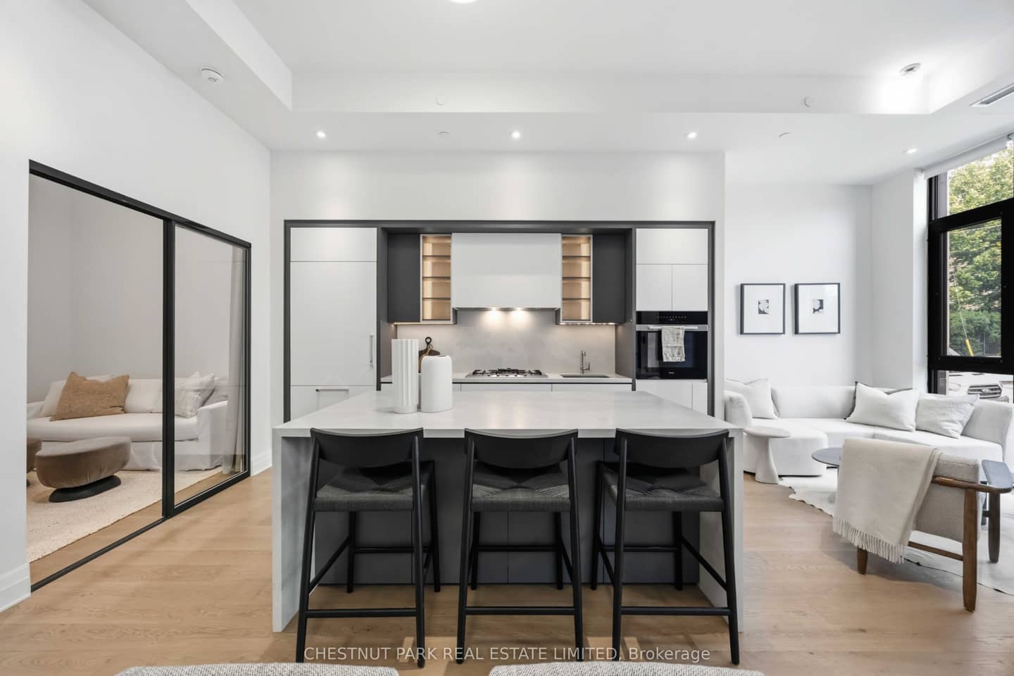 2 Forest Hill Road 101, Toronto, ON M4V 2L3