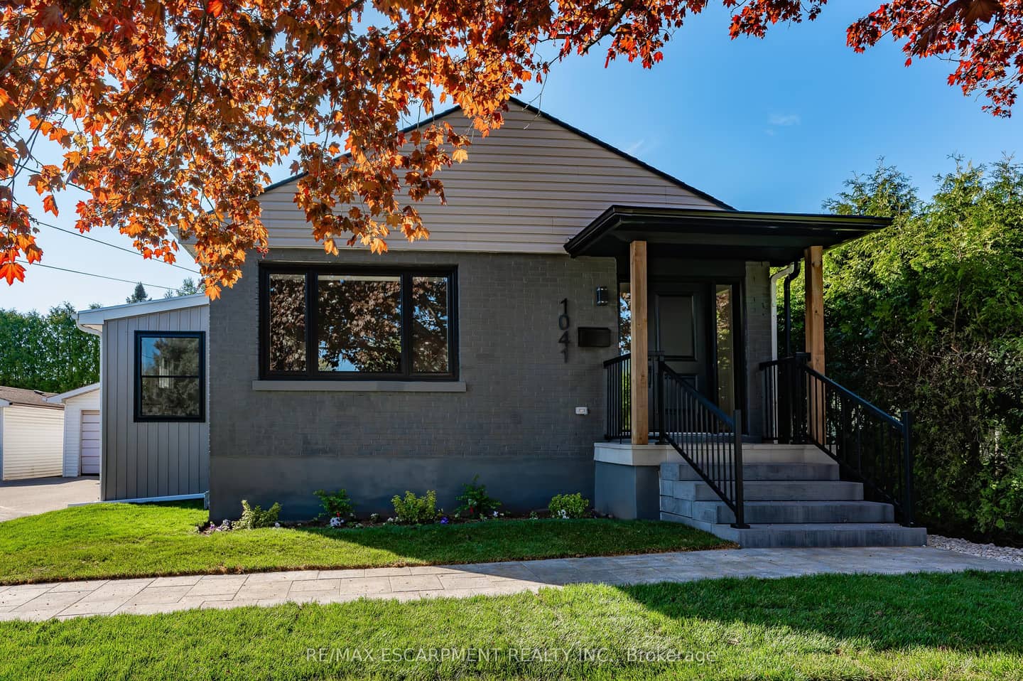 1041 Shepherd's Drive, Burlington, ON L7T 3R4