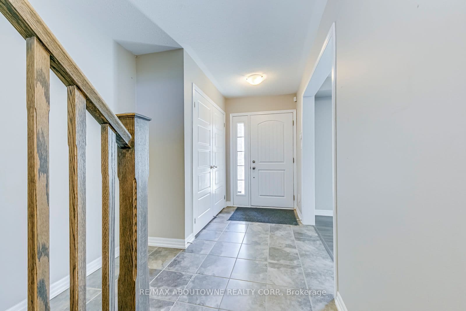 212 Ellen Davidson Drive, Oakville, ON L6M 0V1
