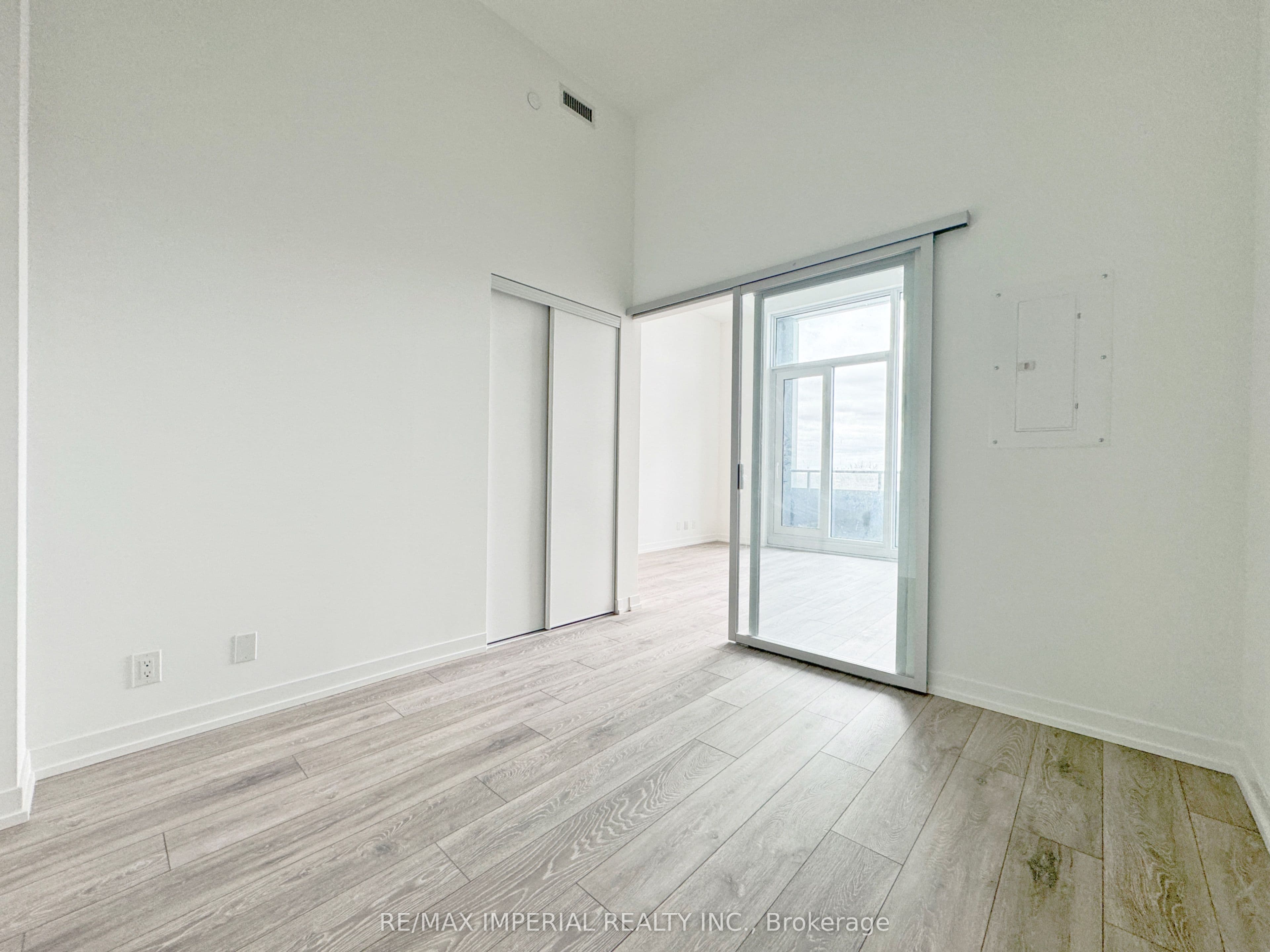 2020 Bathurst Street 1005, Toronto, ON M5P 0A6