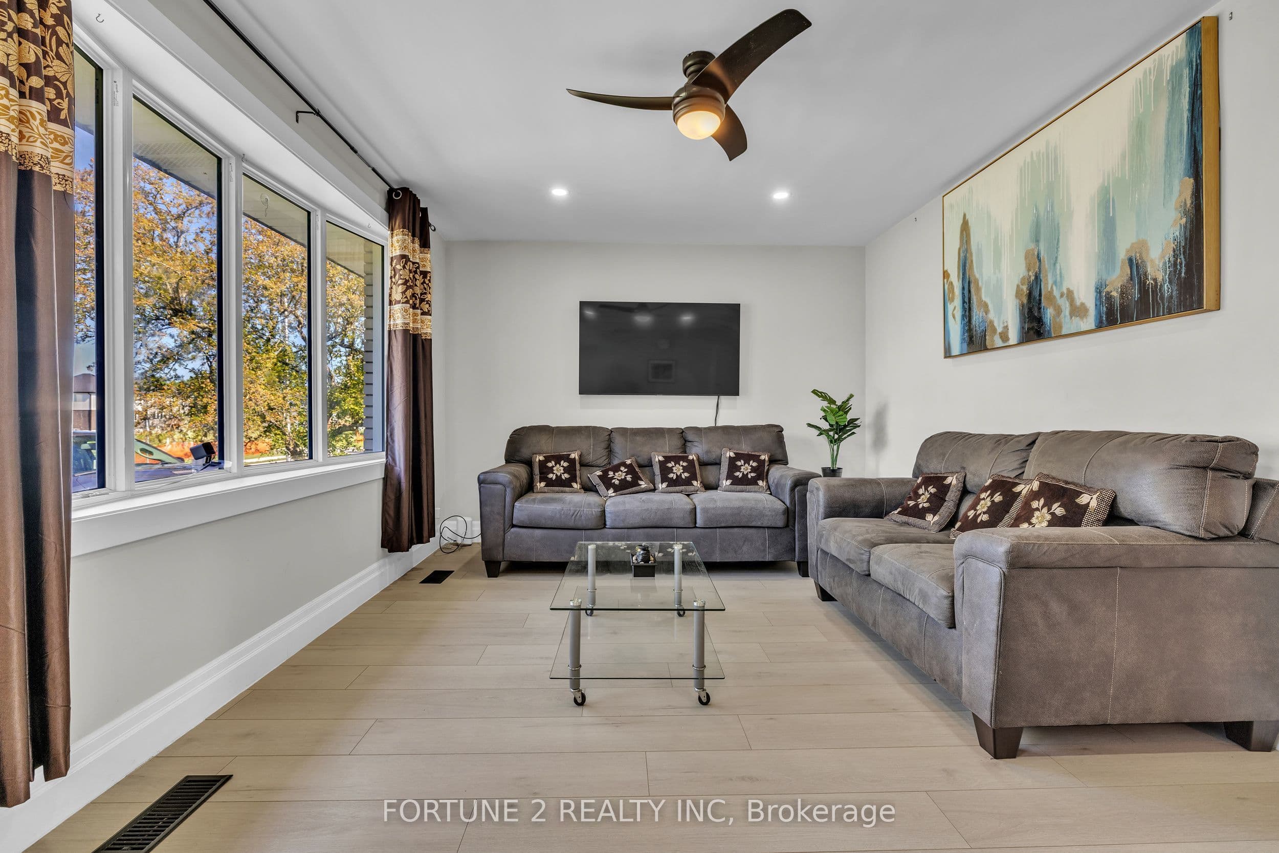 4 PARISH Street, St. Thomas, ON N5R 4W8