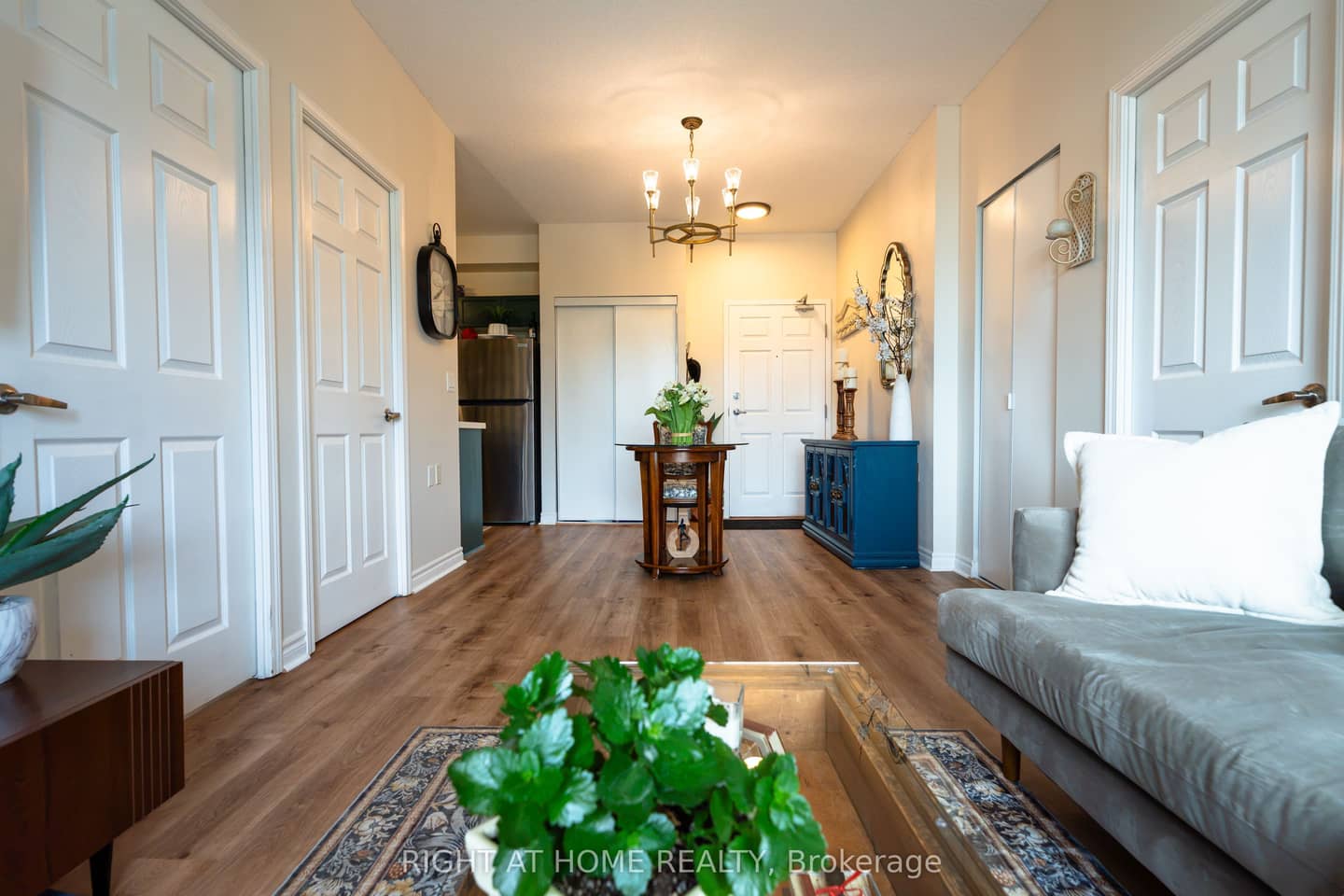 15450 Yonge Street 202, Aurora, ON L4G 0K1