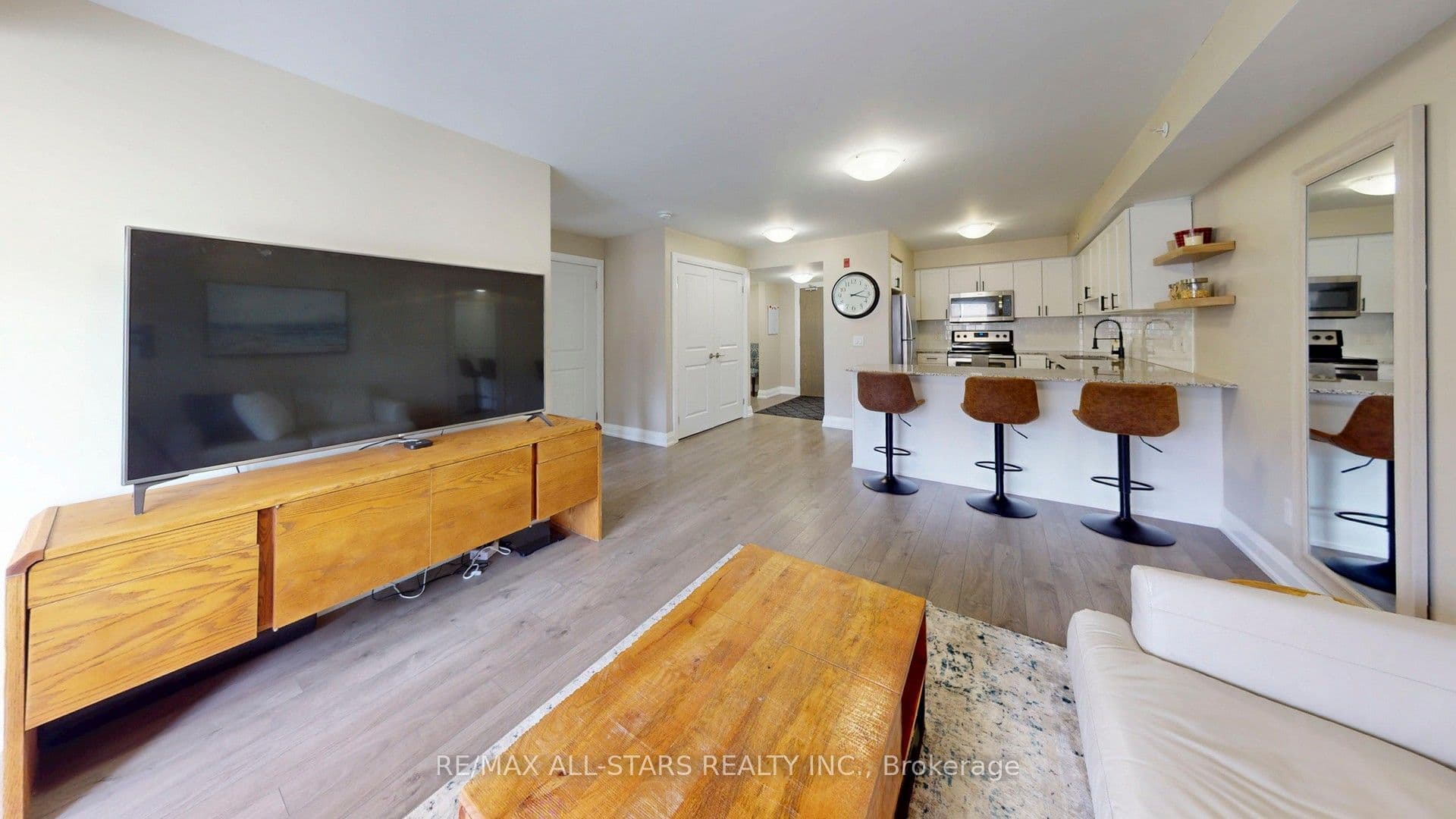 481 Rupert Avenue 203, Whitchurch-Stouffville, ON L4A 1Y7