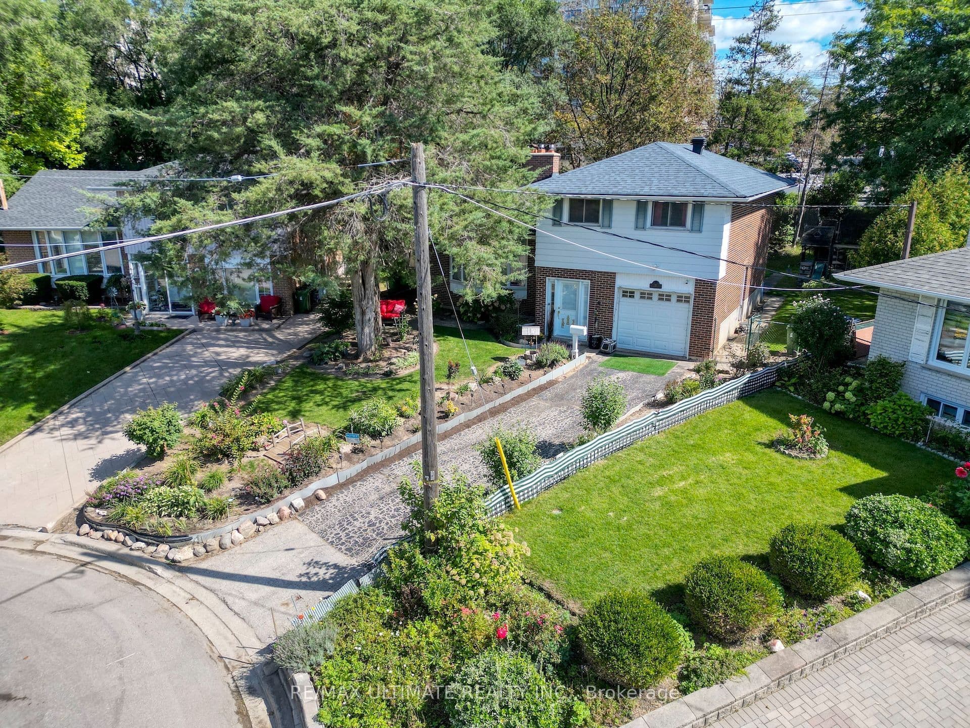 12 Petal Court, Toronto, ON M4A 1V8
