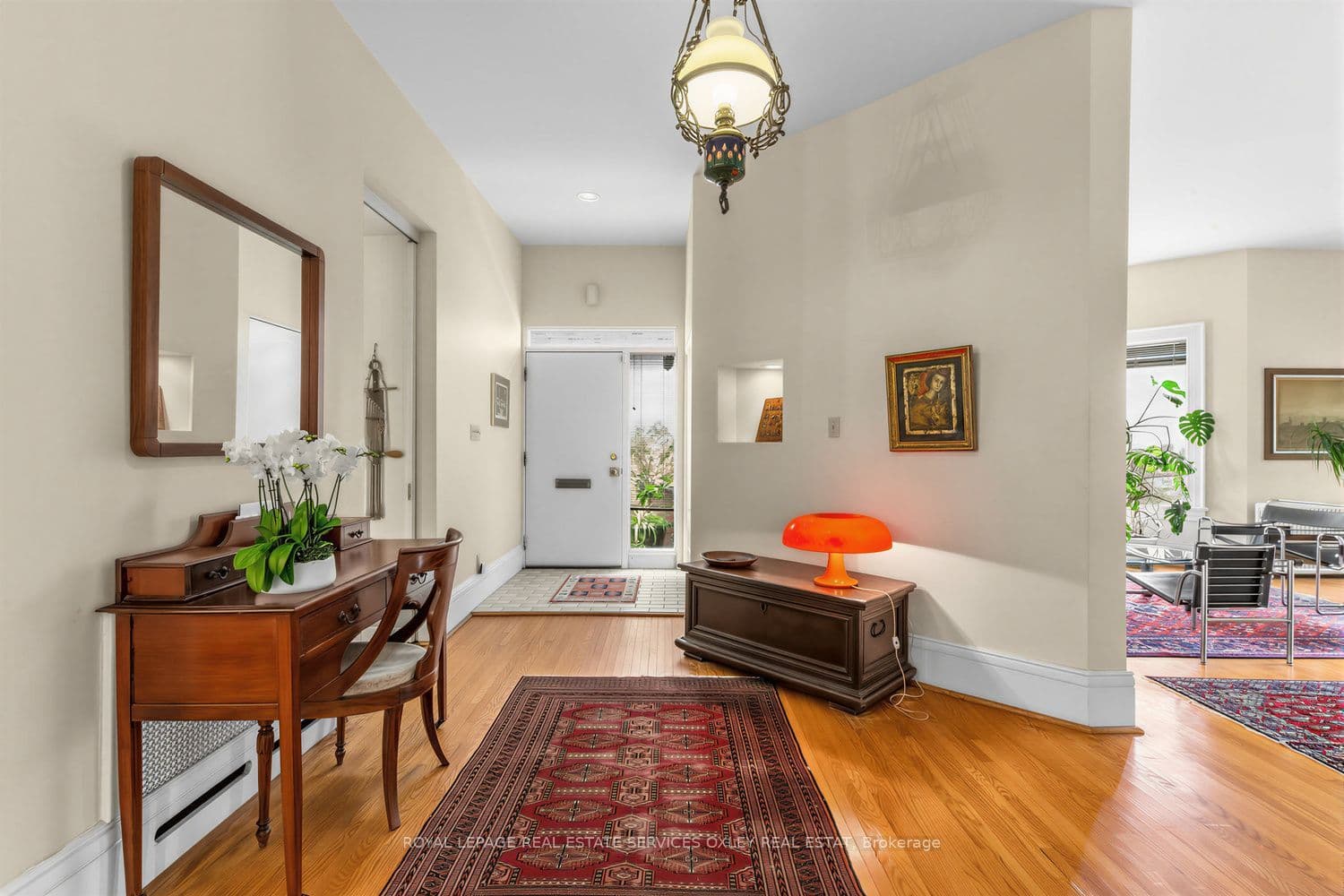 105 Roxborough Street E, Toronto, ON M4W 1V9