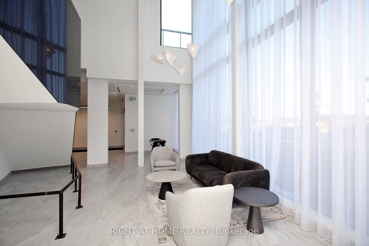 6 David Eyer Road 513, Richmond Hill, ON L4S 0N5