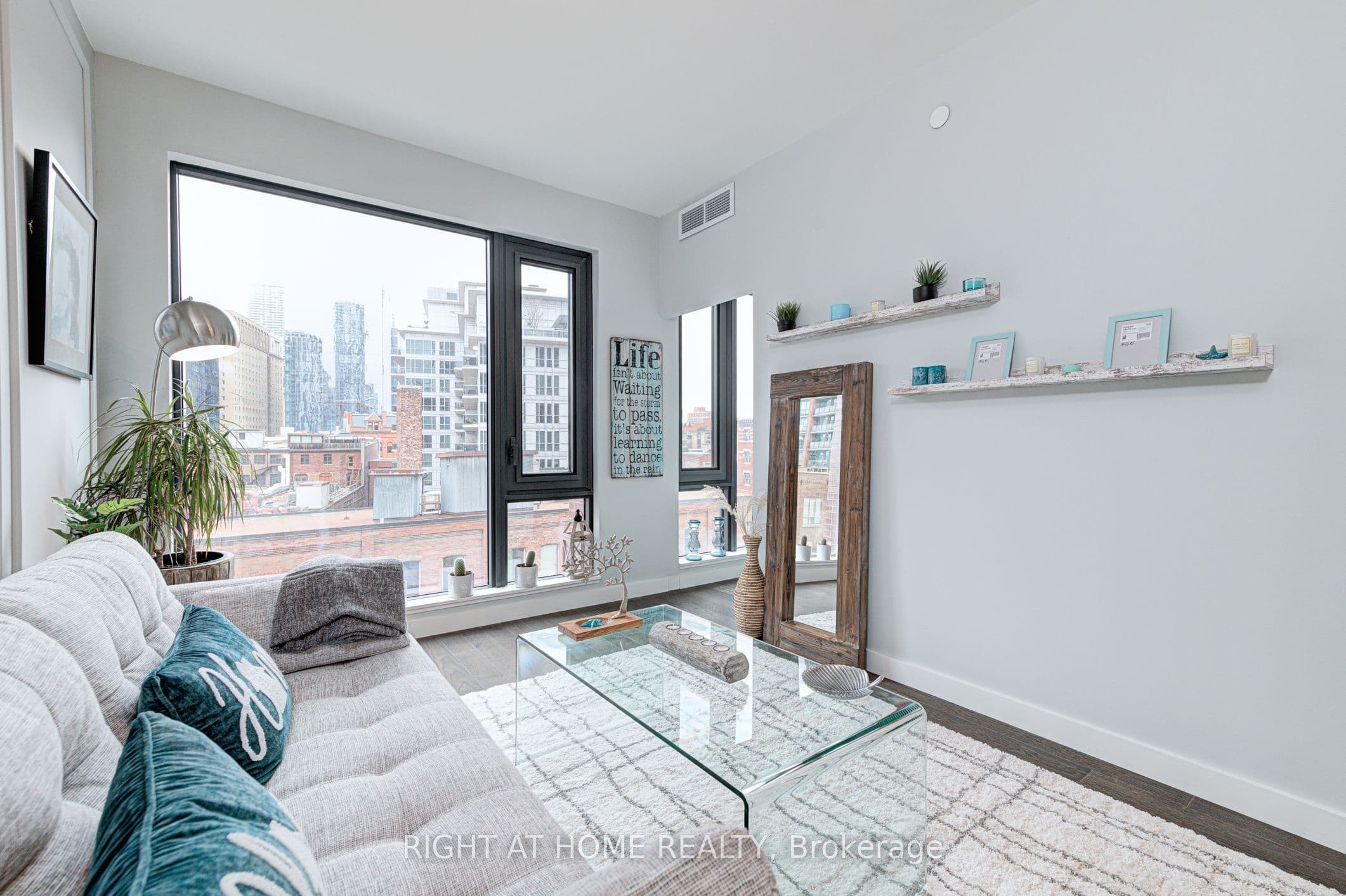 2A Church Street 411, Toronto, ON M5E 1Z4