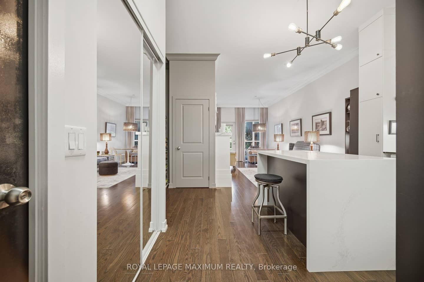 8 Fieldway Road 104, Toronto, ON M8Z 0C3