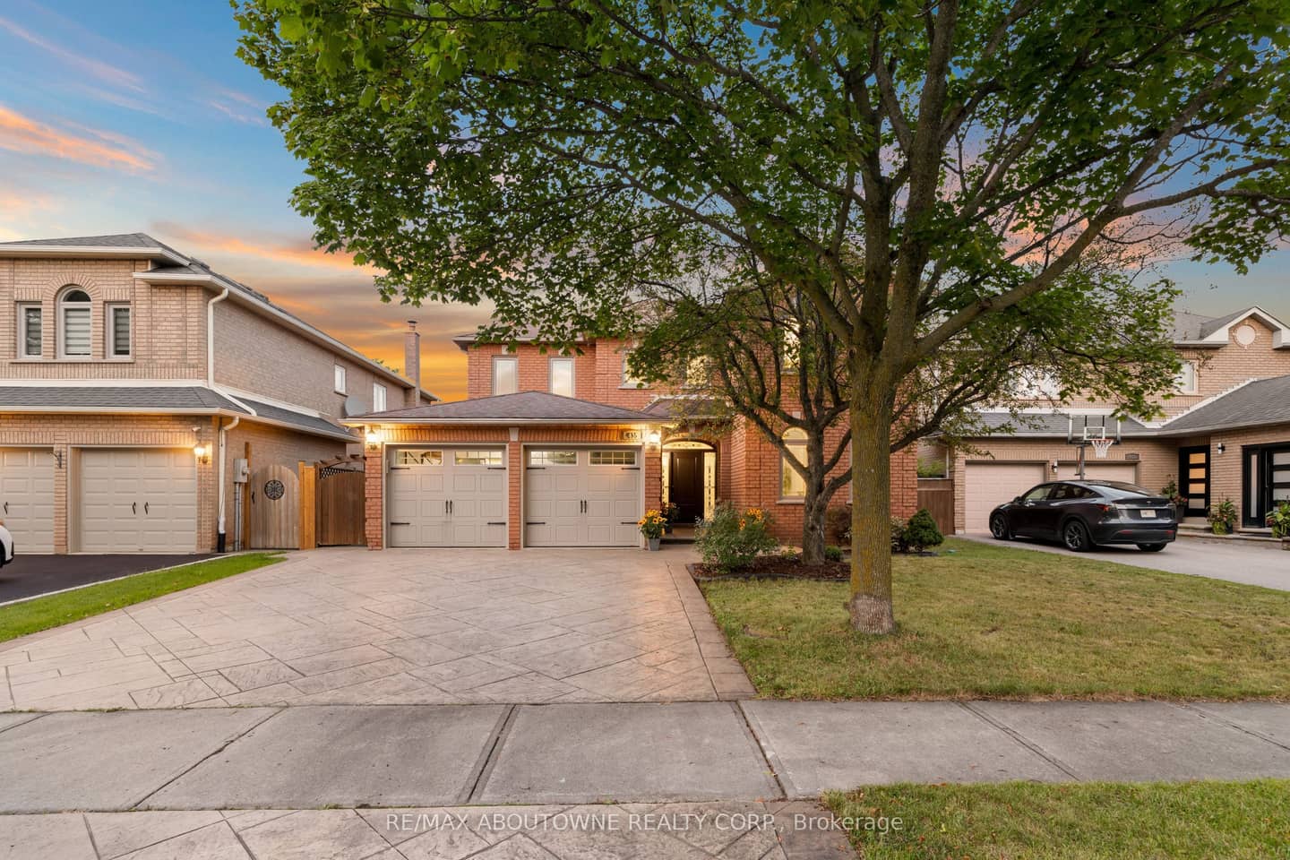 435 March Crescent, Oakville, ON L6H 5X7