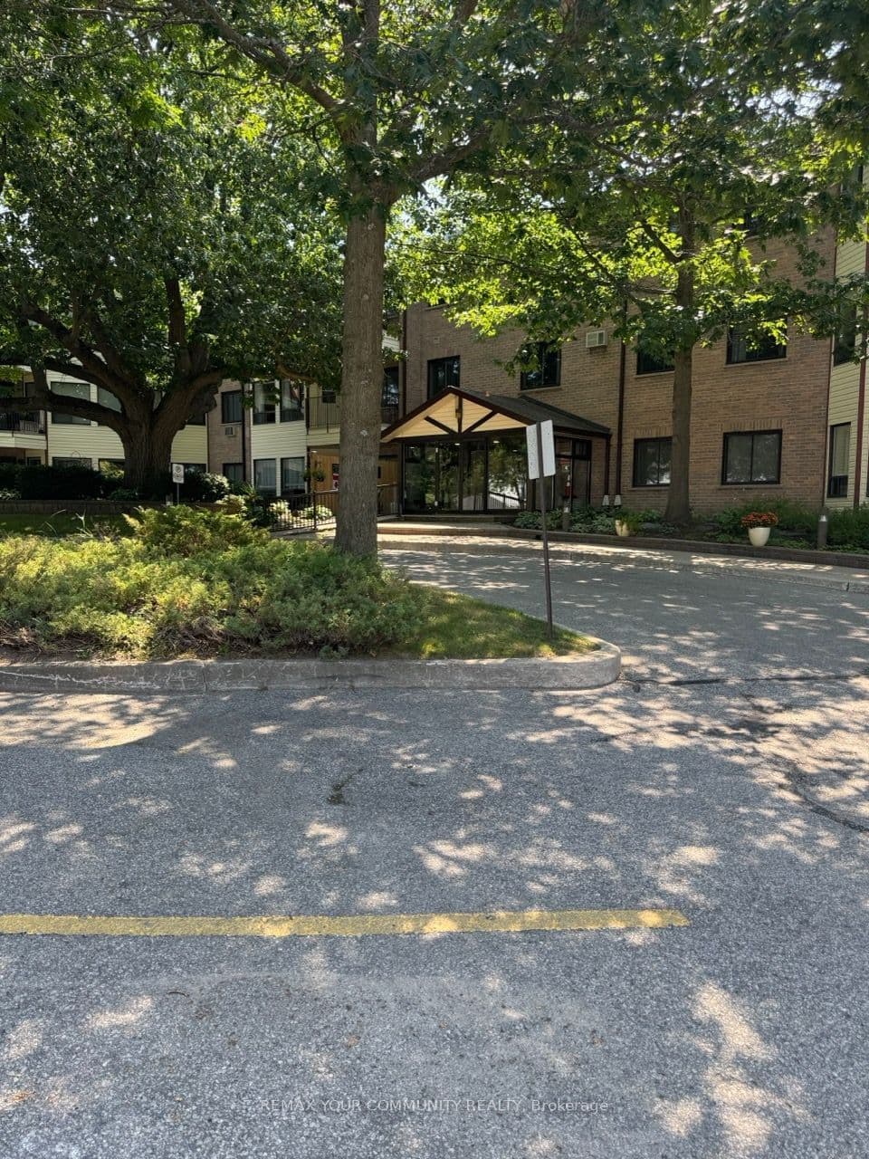 111 Grew Boulevard 104, Georgina, ON L0E 1R0