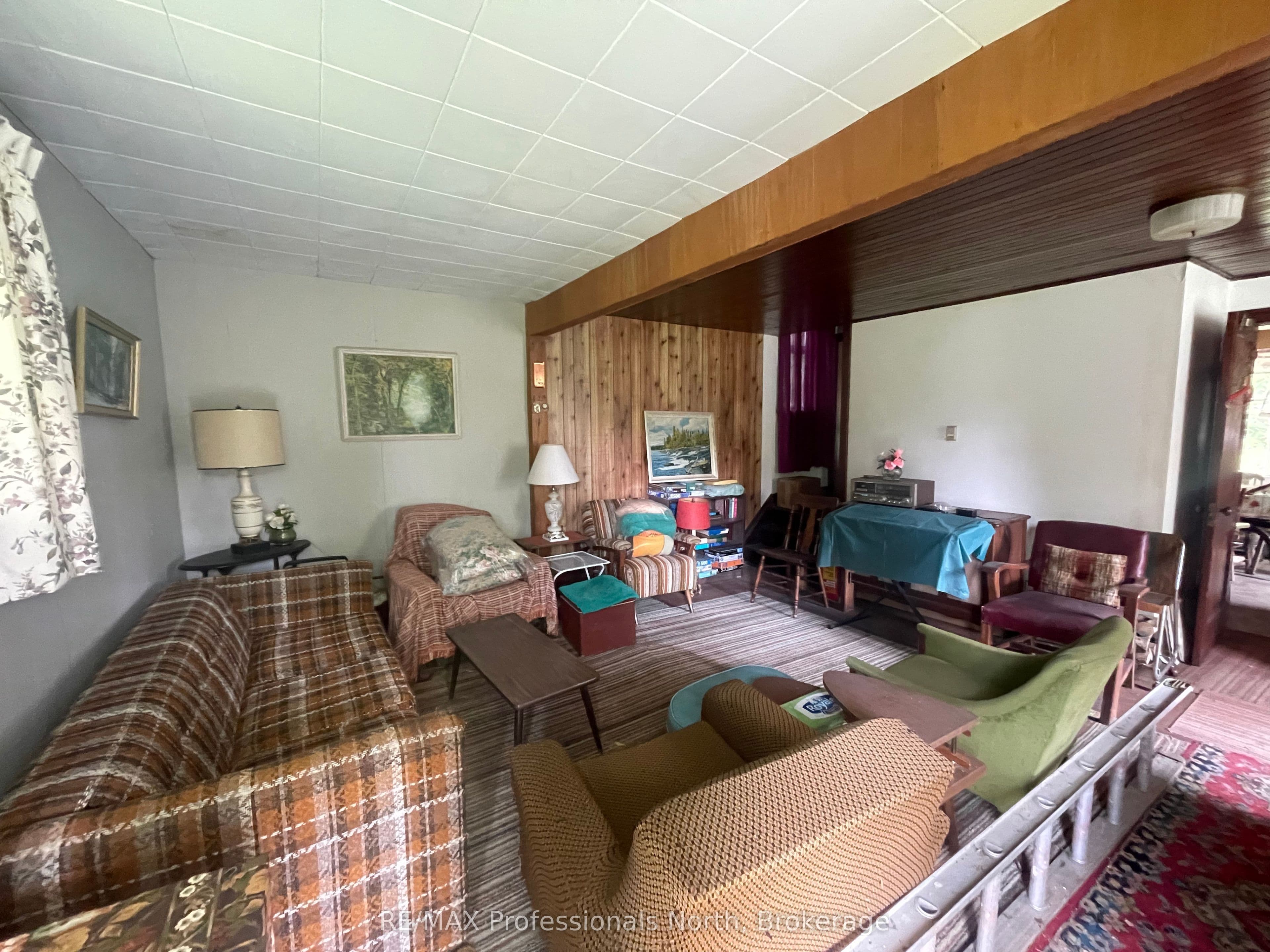 1038 Gooderham Street, Highlands East, ON K0M 1R0
