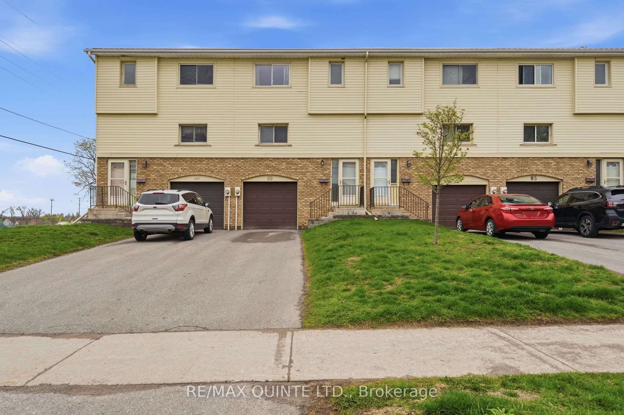 99 Dunnett Boulevard 2, Belleville, ON K8P 4M7