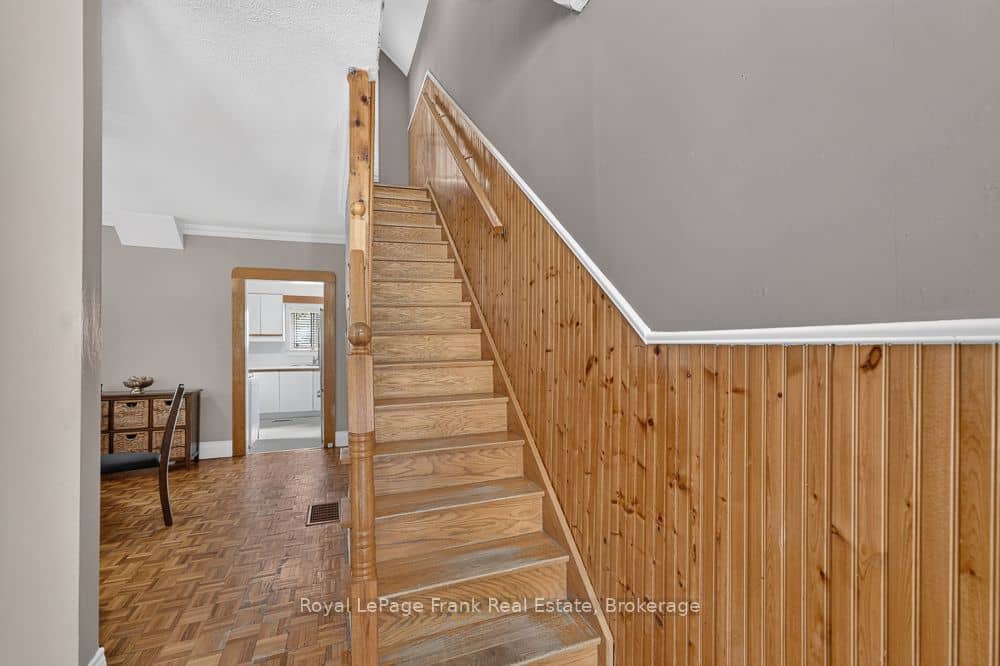72 Twenty Second Street, Toronto, ON M8V 3M4