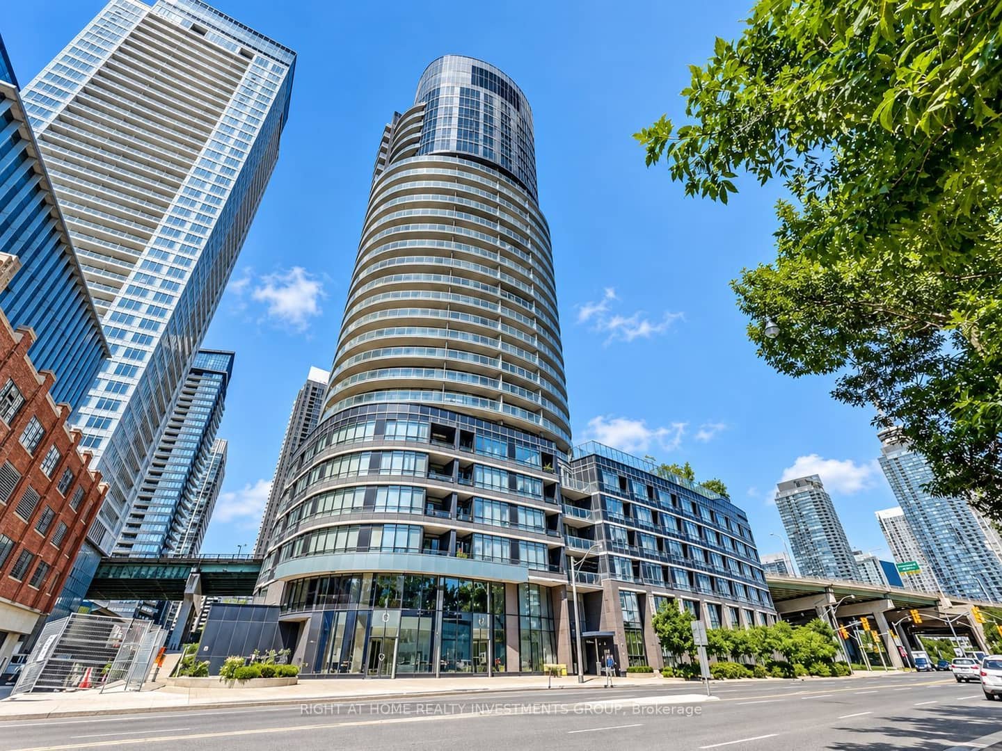 38 Dan Leckie Way S 809, Toronto, ON M5V 2V6