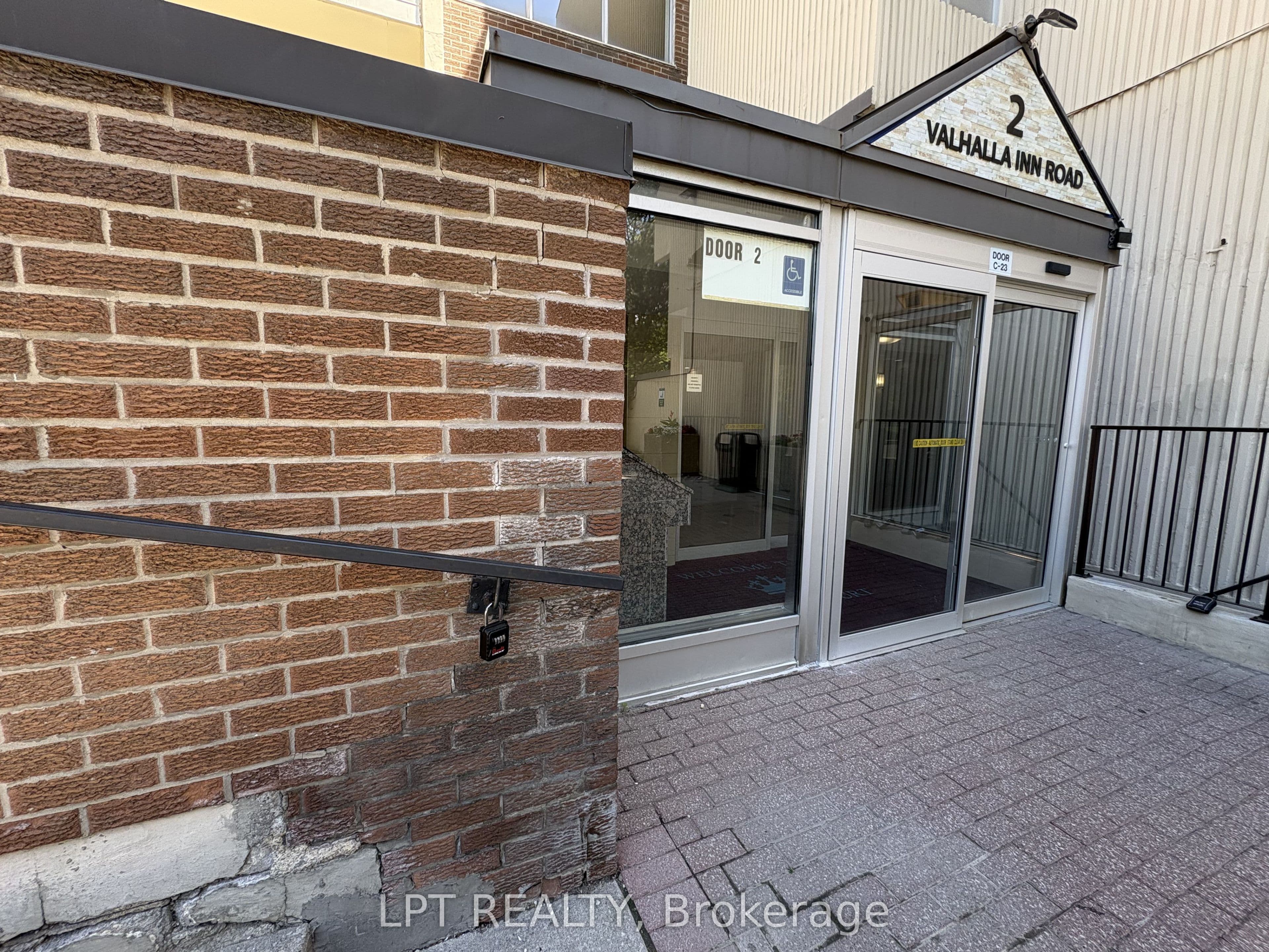 2 Valhalla Inn Road 332, Toronto, ON M9B 6C3