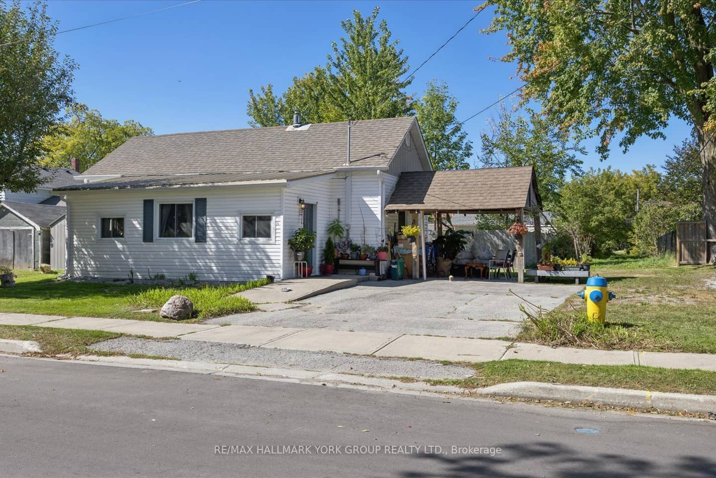 16 Snooks Road, Georgina, ON L0E 1R0