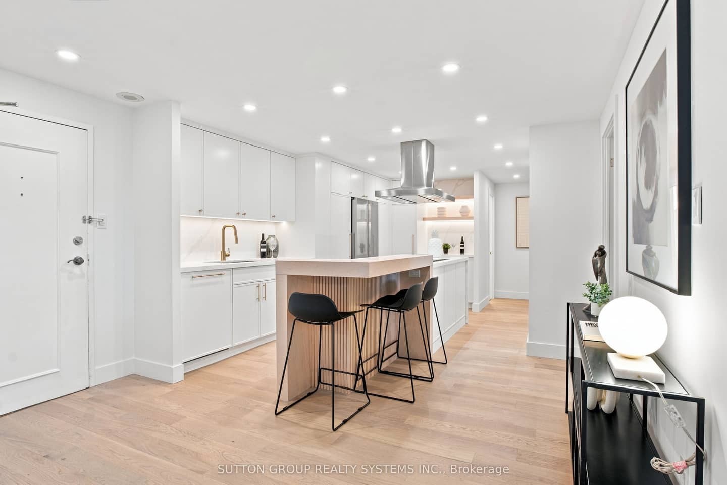 812 Burnhamthorpe Road 1504, Toronto, ON M9C 4W1