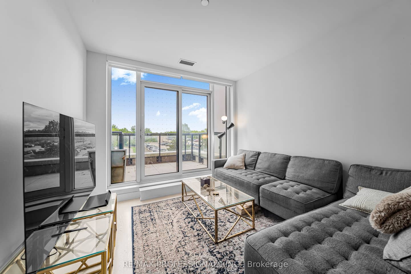 30 Inn The Park Drive 407, Toronto, ON M3C 0P7