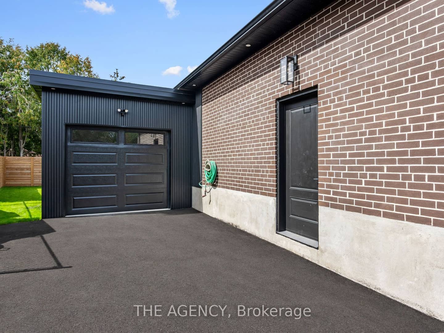 26 Webster Drive, Aurora, ON L4G 2A5