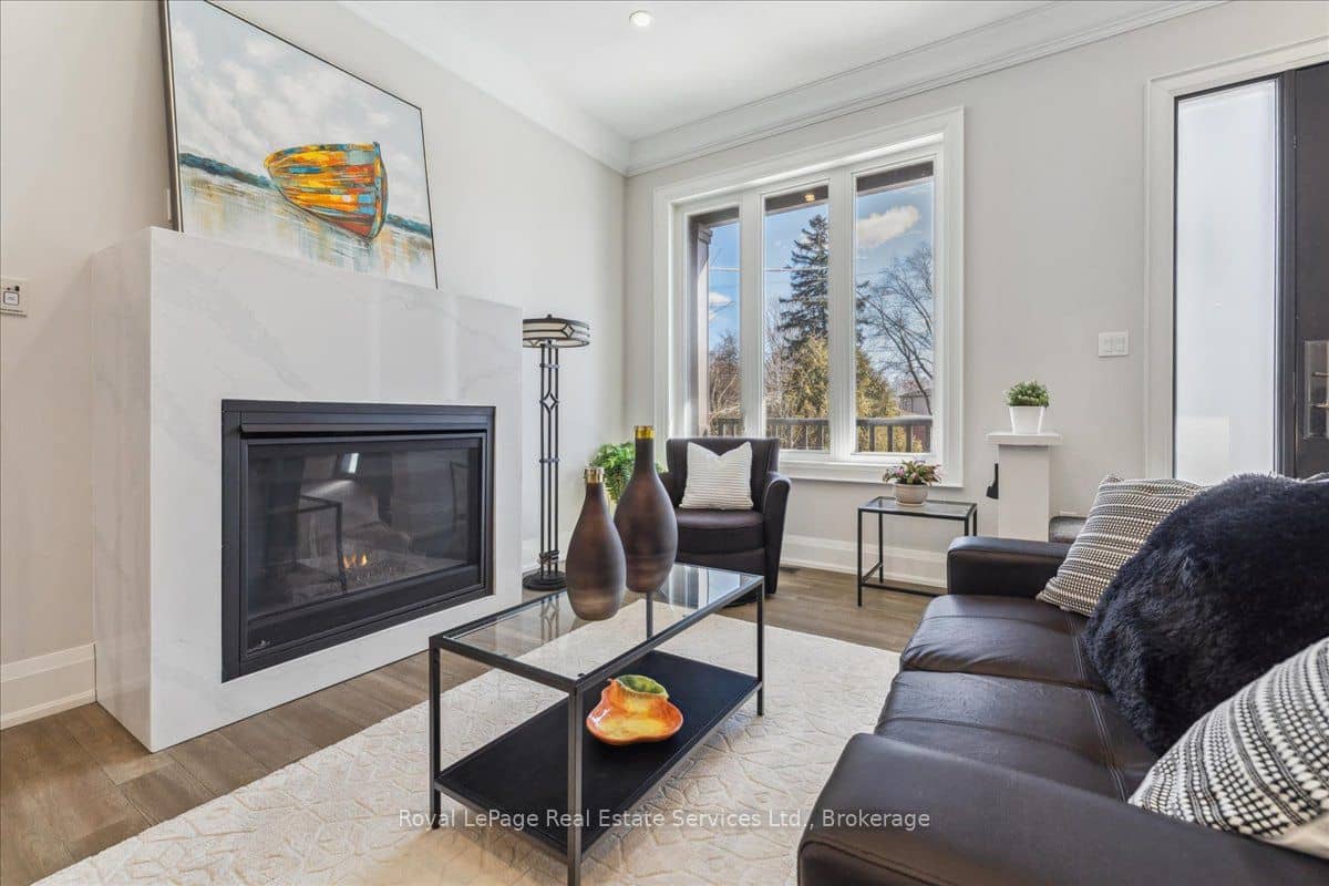 1211 Pinegrove Road, Oakville, ON L6L 2W8