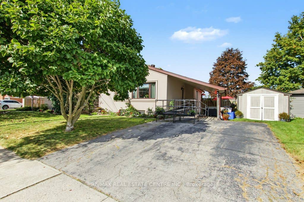 15 Norton Crescent, Halton Hills, ON L7P 1G9