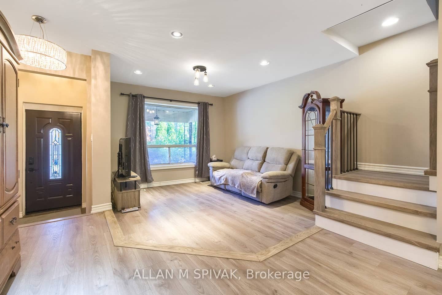 442 Crawford Street, Toronto, ON M6G 3J6