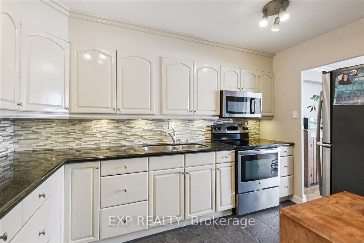 44 Longbourne Drive 412, Toronto, ON M9R 2M7