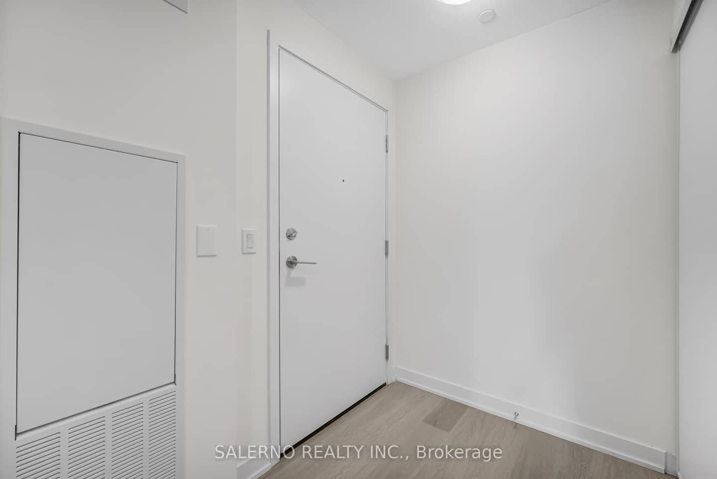 859 The Queensway 322, Toronto, ON M8Z 1N8