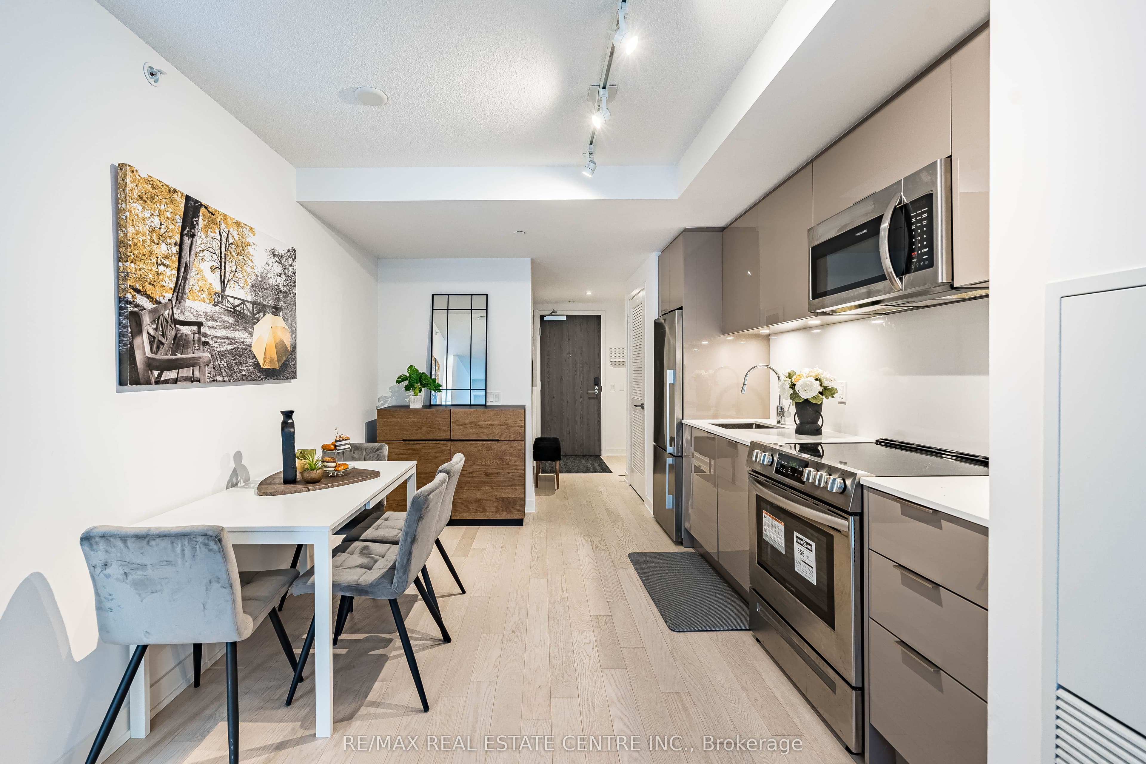 25 Richmond Street E 312, Toronto, ON M5C 1N7
