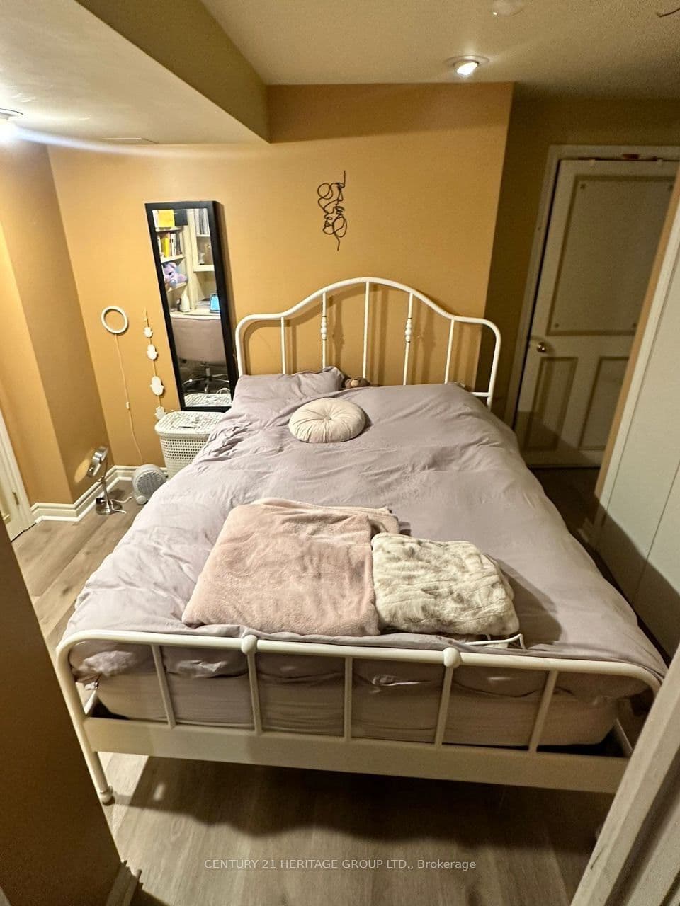 71 Primeau Drive Bsmt, Aurora, ON L4G 6Z3