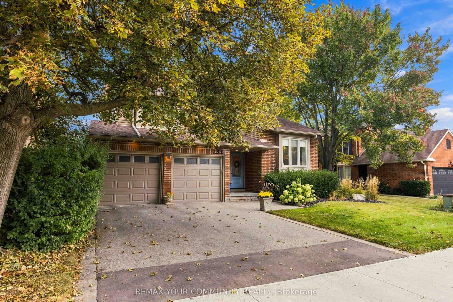 2332 Folkway Drive, Mississauga, ON L5L 3B6