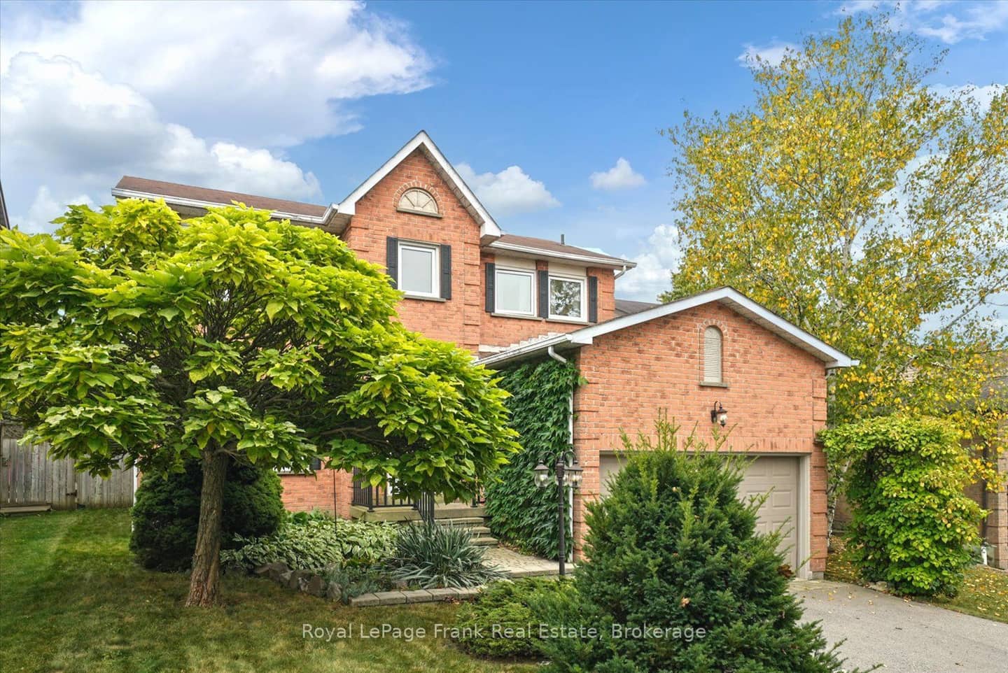 19 Long Drive, Whitby, ON L1N 8E2