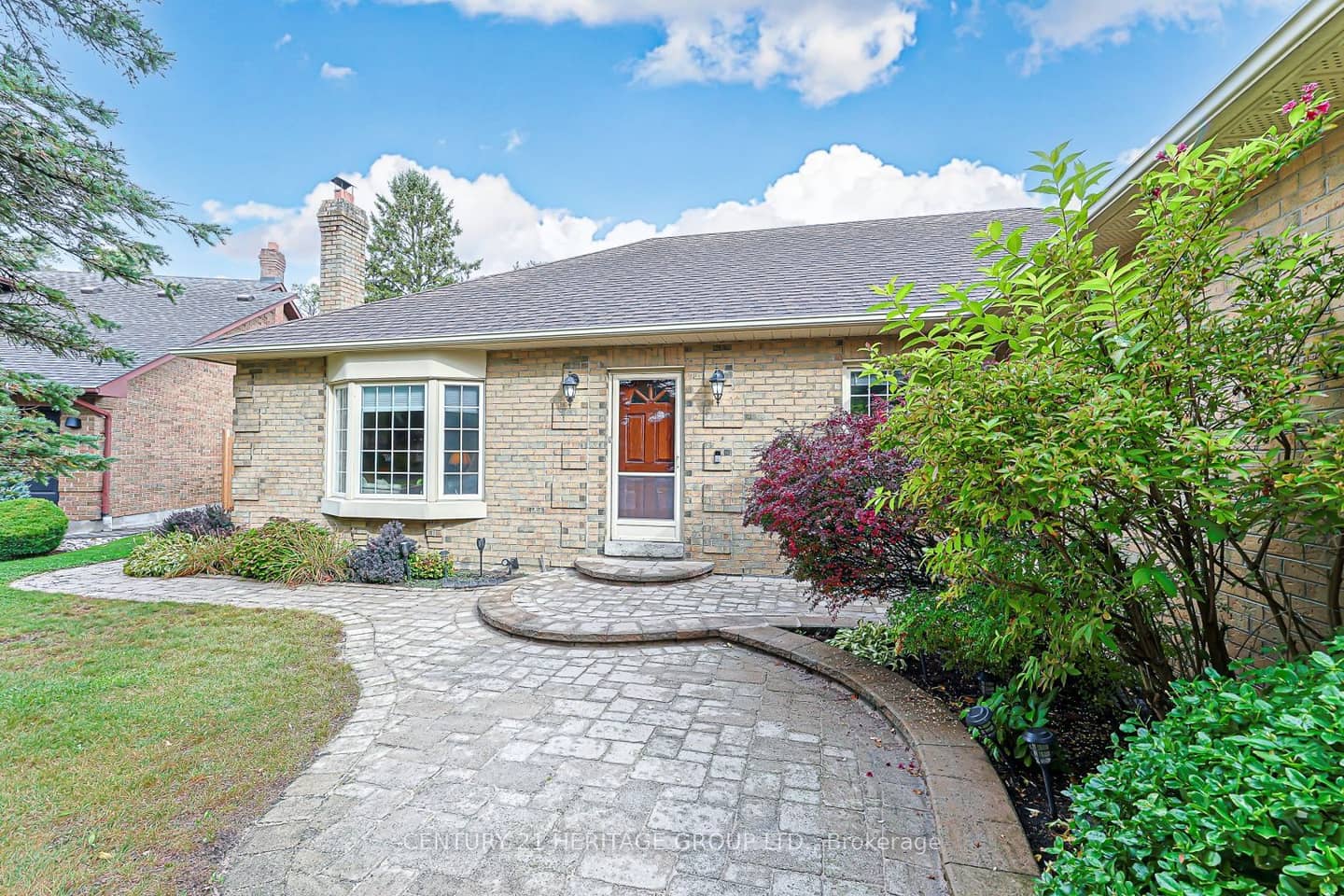 20 Simmons Crescent, Aurora, ON L4G 6B5