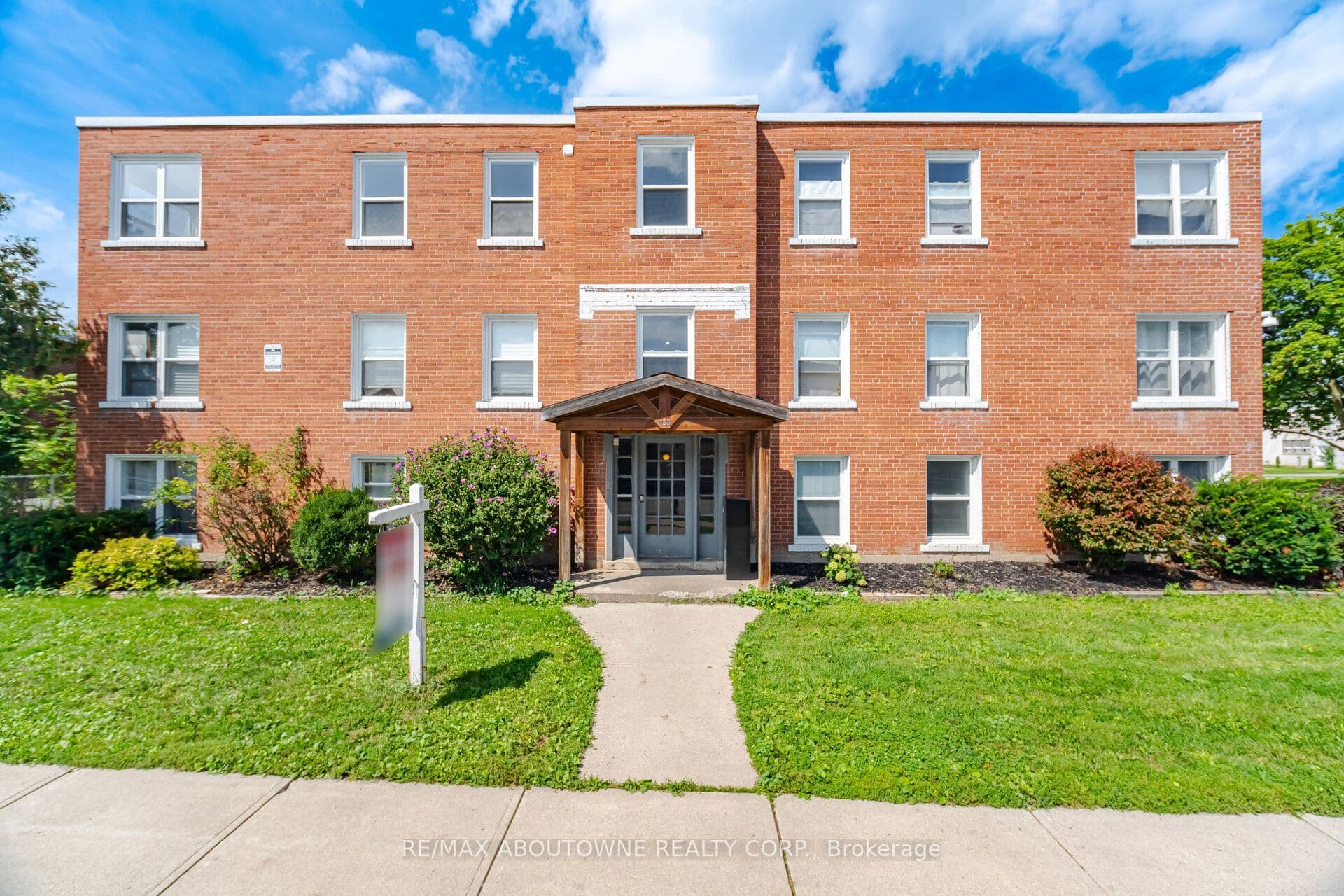 133 North Service Road E 5, Oakville, ON L6H 1A3