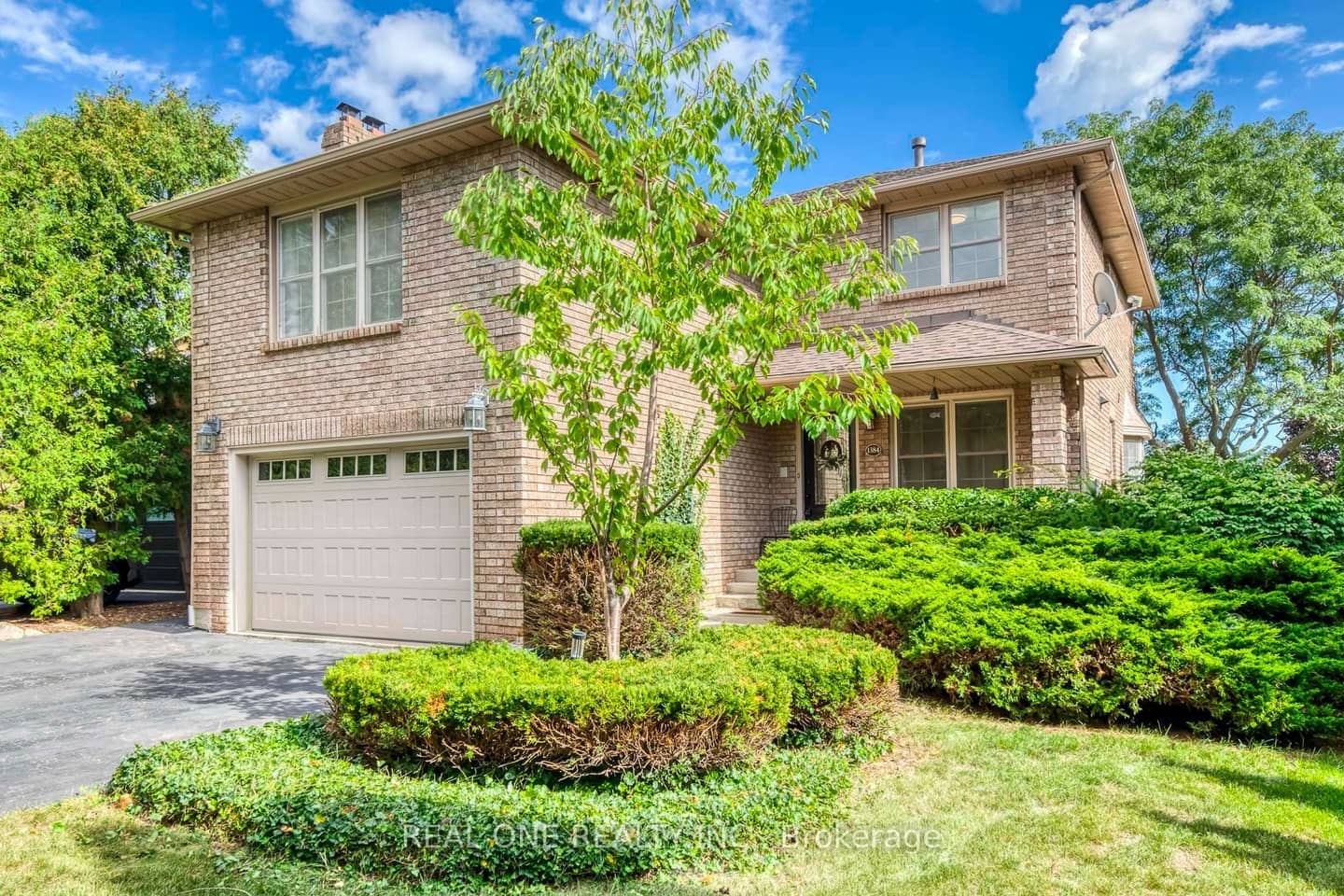 1384 Bramblewood Green, Oakville, ON L6M 2R5