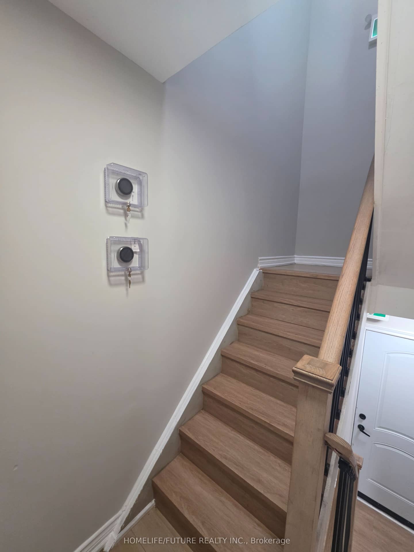 2983 Lawrence Avenue E, Toronto, ON M1P 2V6