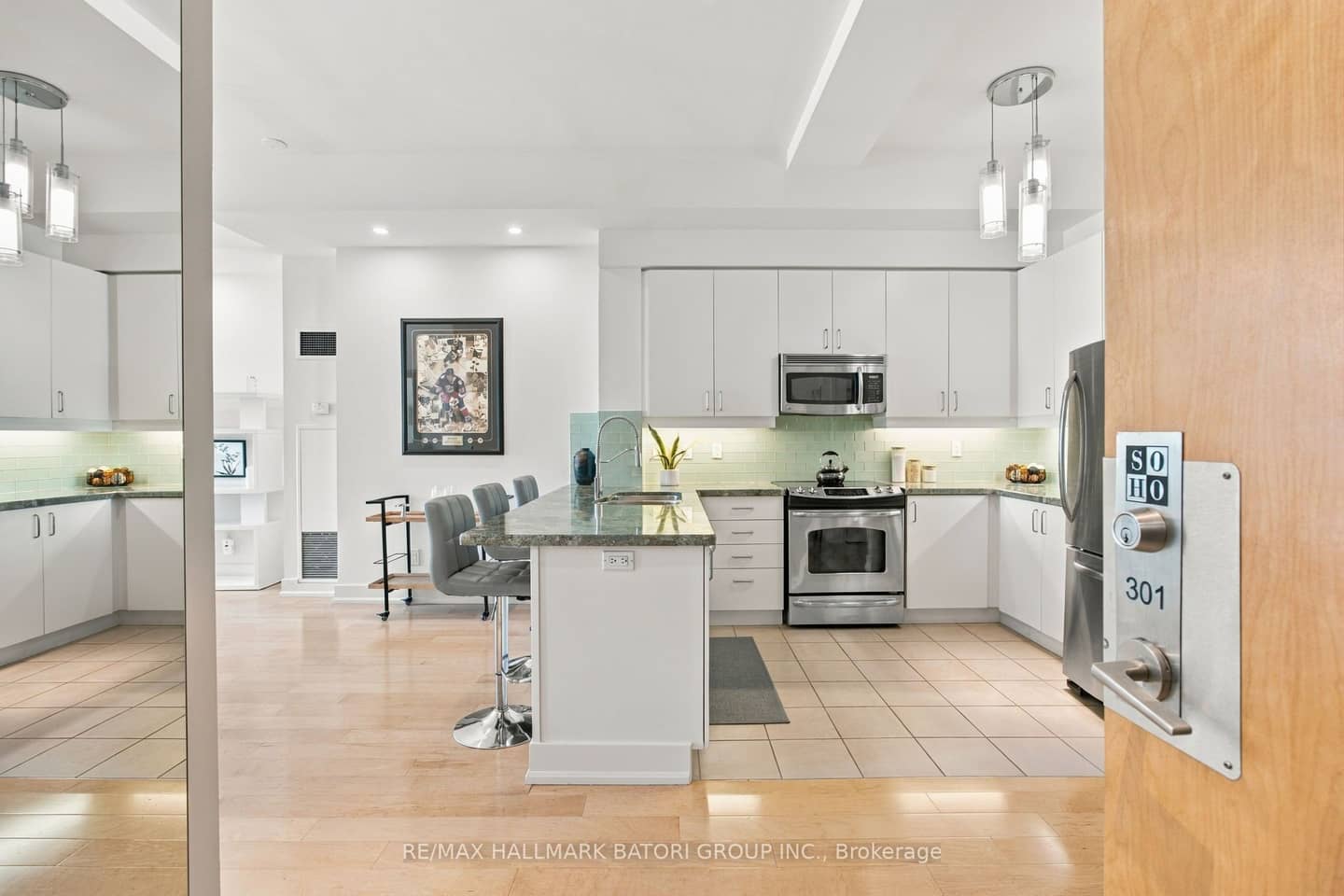 562 Eglinton Avenue E 301, Toronto, ON M4P 1B9