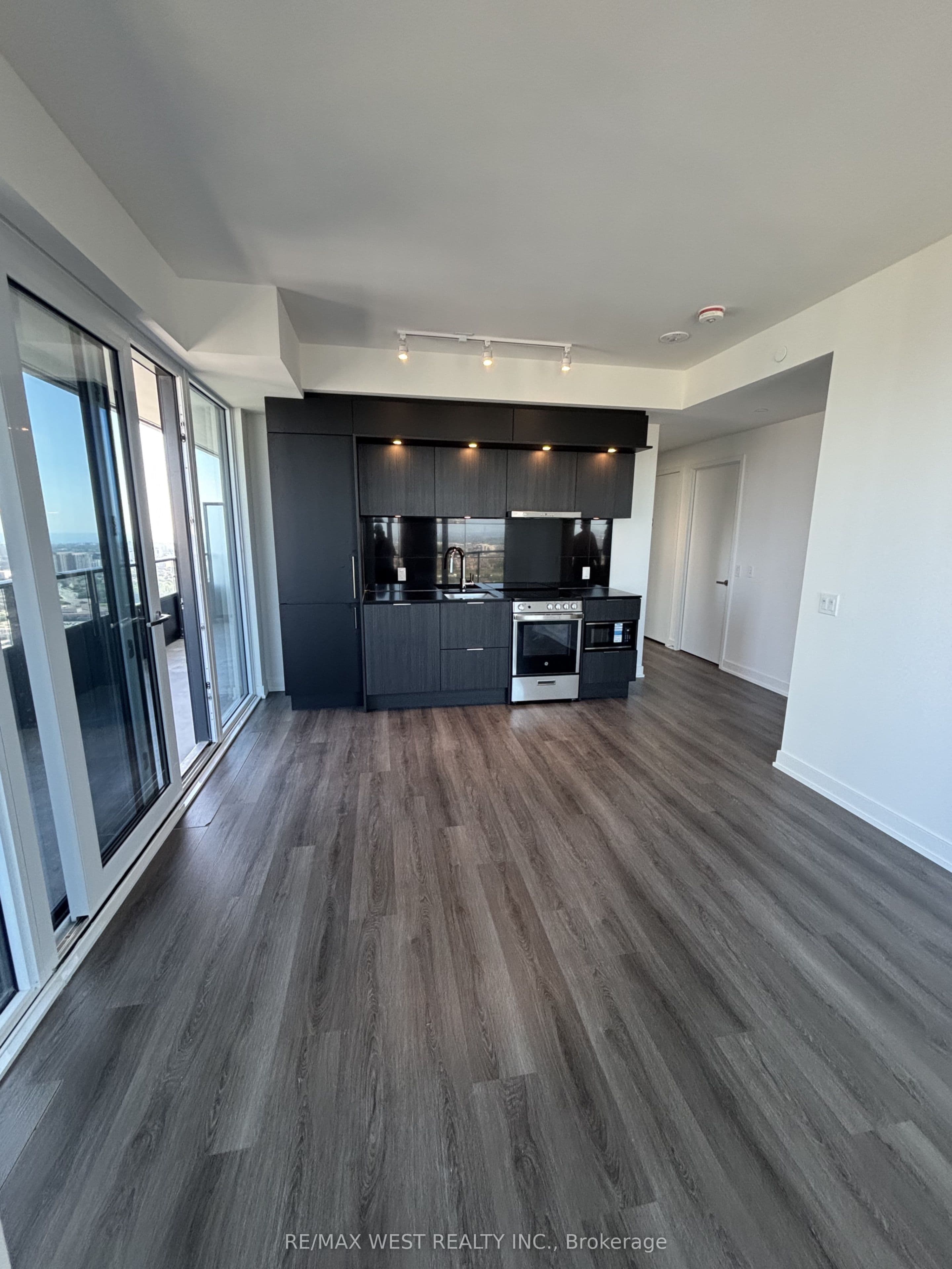 448 Burnhamthorpe Road 3305, Mississauga, ON L5B 0R4