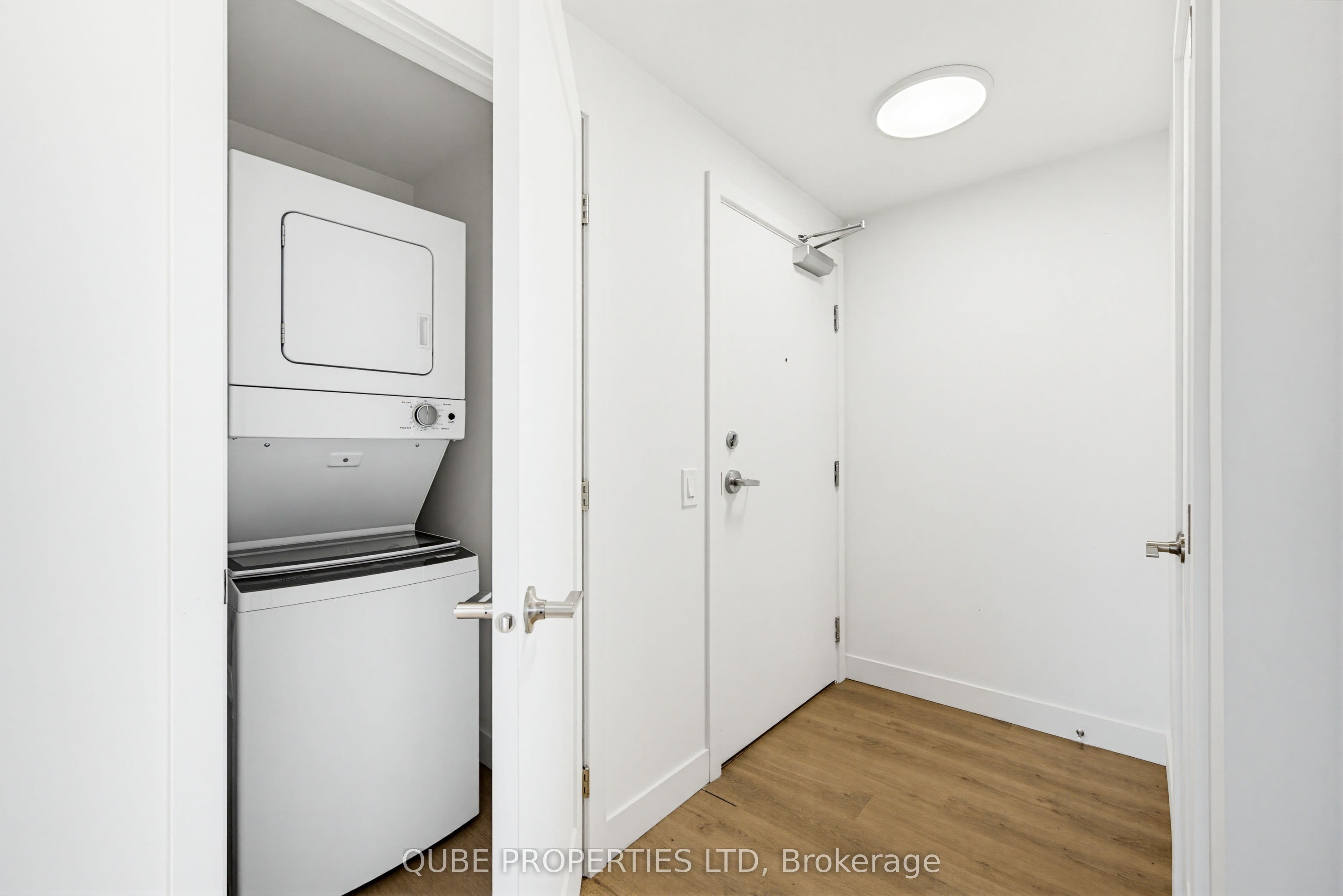 15 Larch Street Unit 304, West Centre Town, ON K1R 6W4