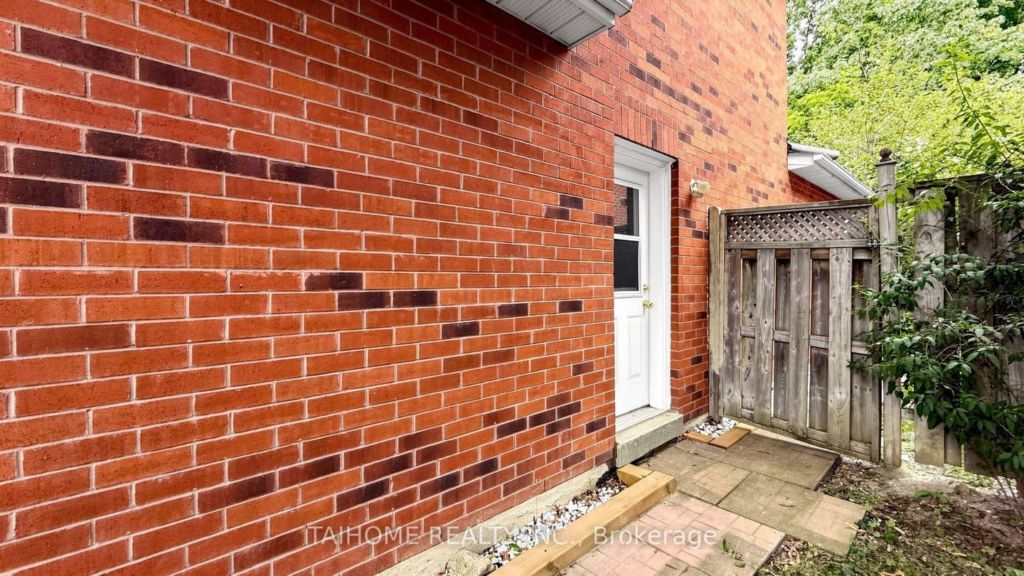3573 Colonial Drive, Mississauga, ON L5L 5M2