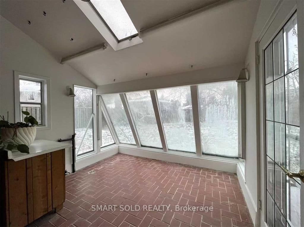 9 Salinger Court Ground & Lower, Toronto, ON M2J 3R8