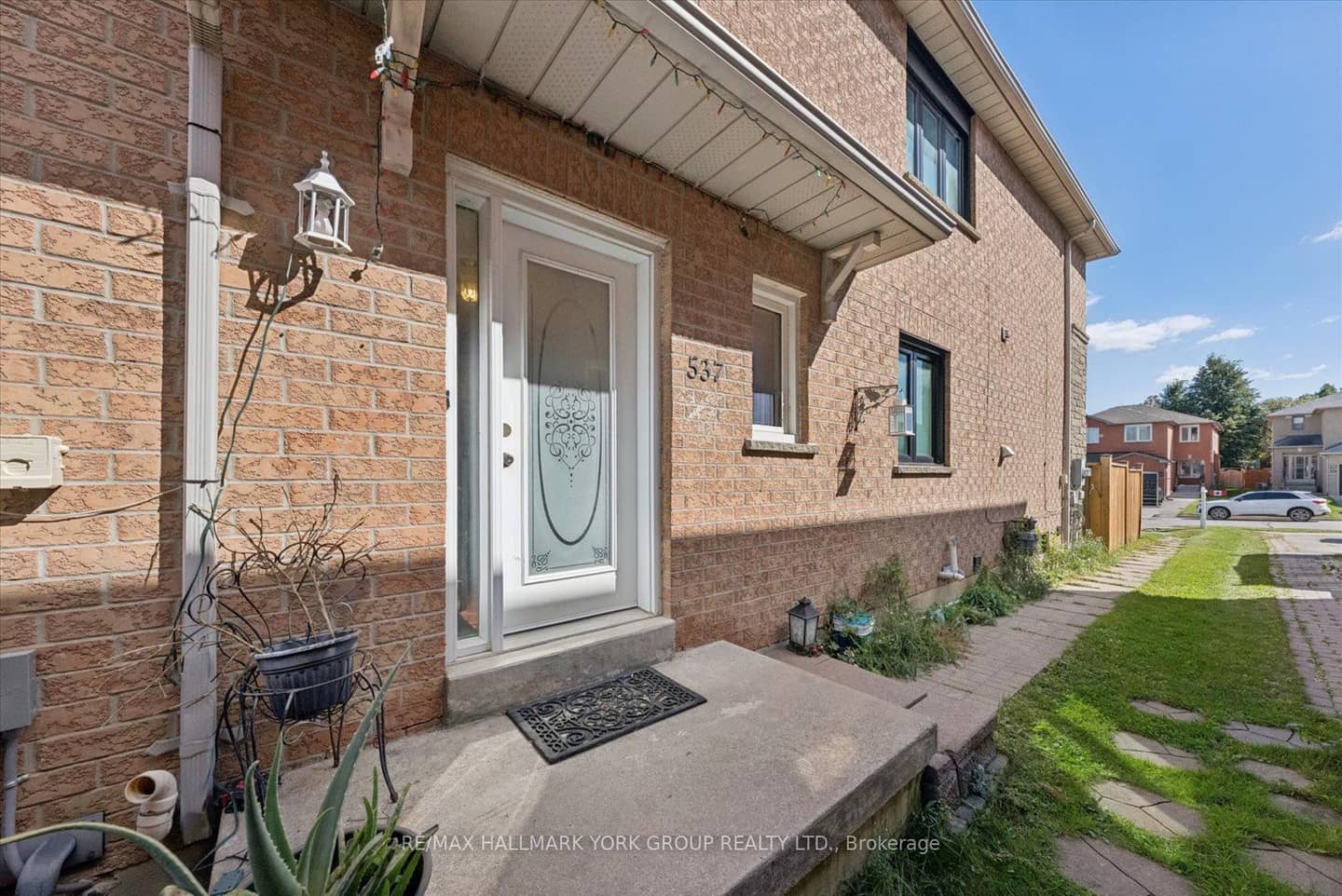 537 Walpole Crescent, Newmarket, ON L3X 2A5