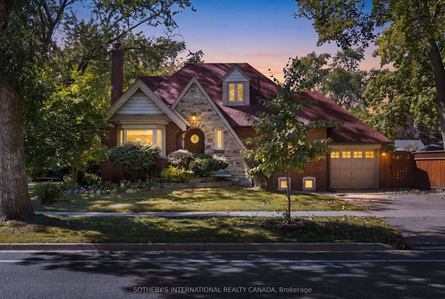 1048 Royal York Road, Toronto, ON M8X 2G7