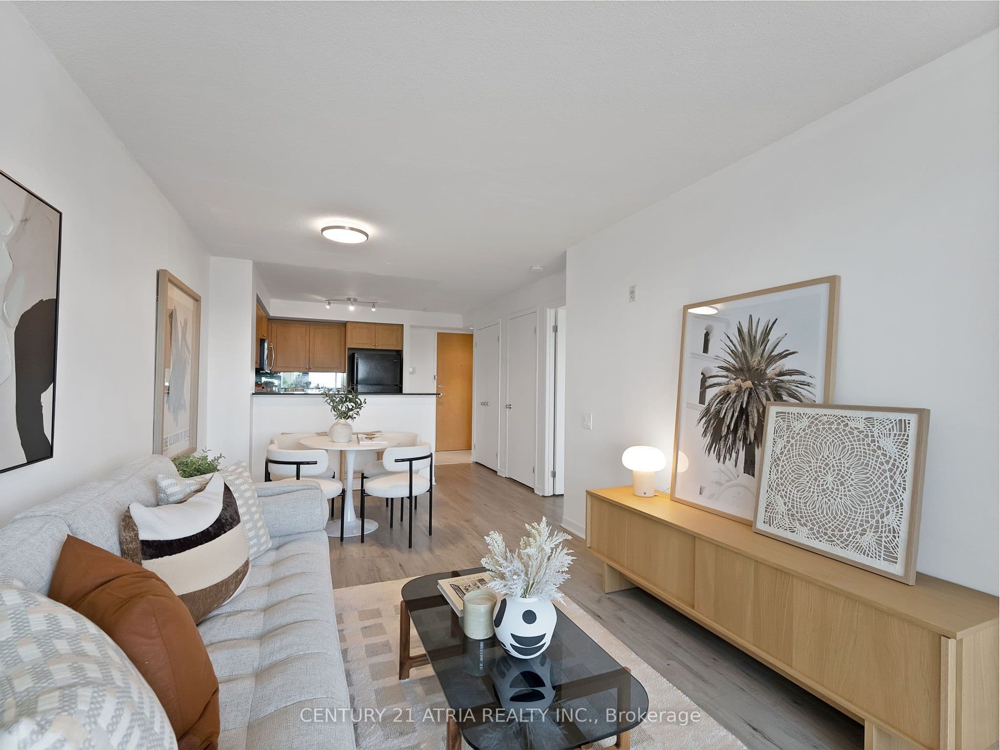 1040 The Queensway Avenue N 502, Toronto, ON M8Z 0A7