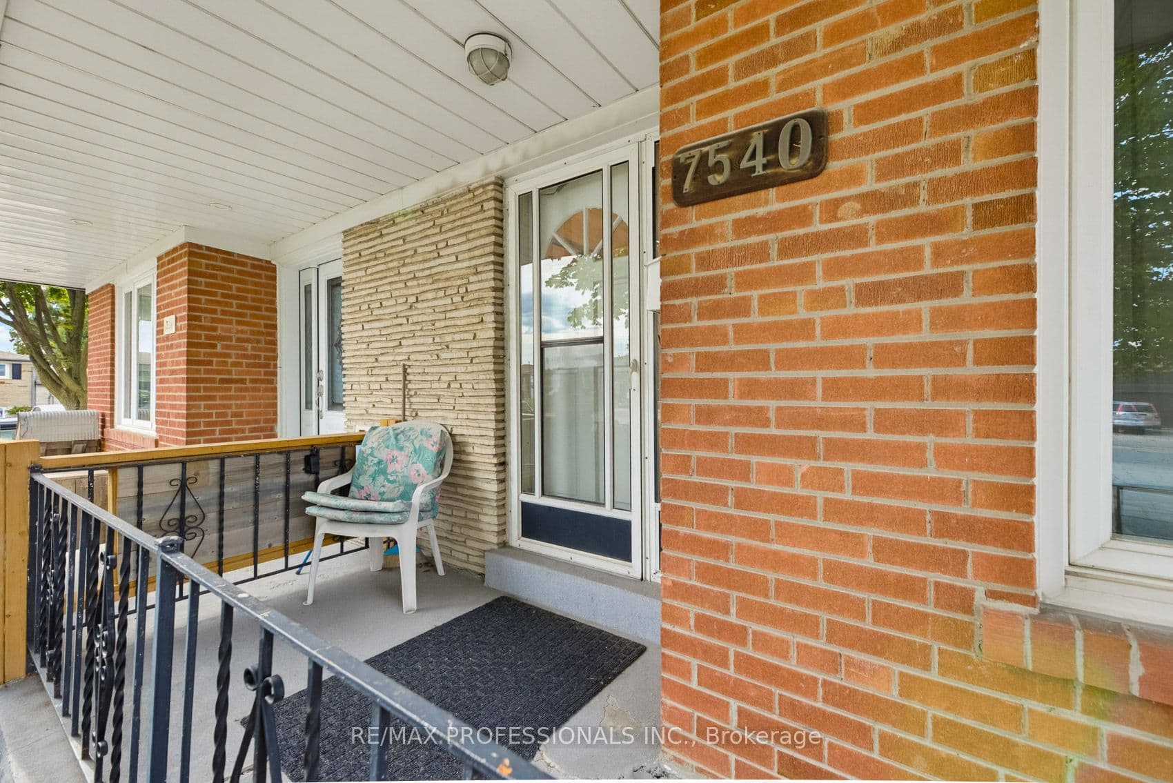 7540 Darcel Avenue, Mississauga, ON L4T 2X9