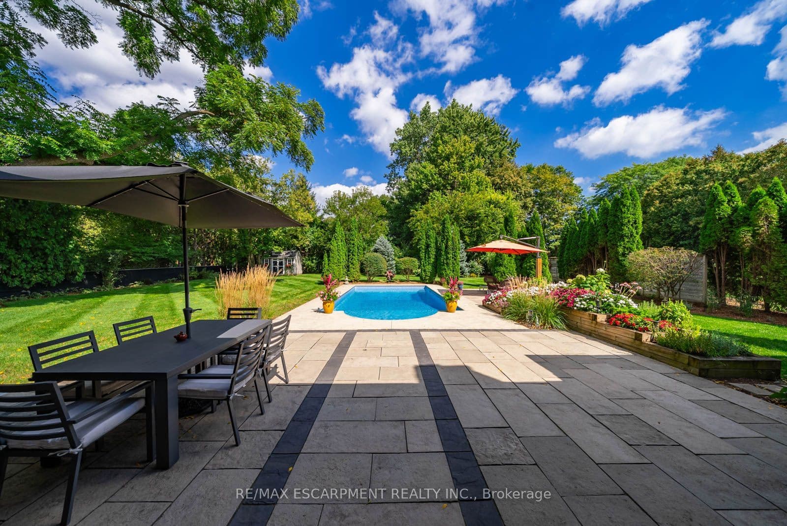 789 Sunset Road, Burlington, ON L7T 3X3