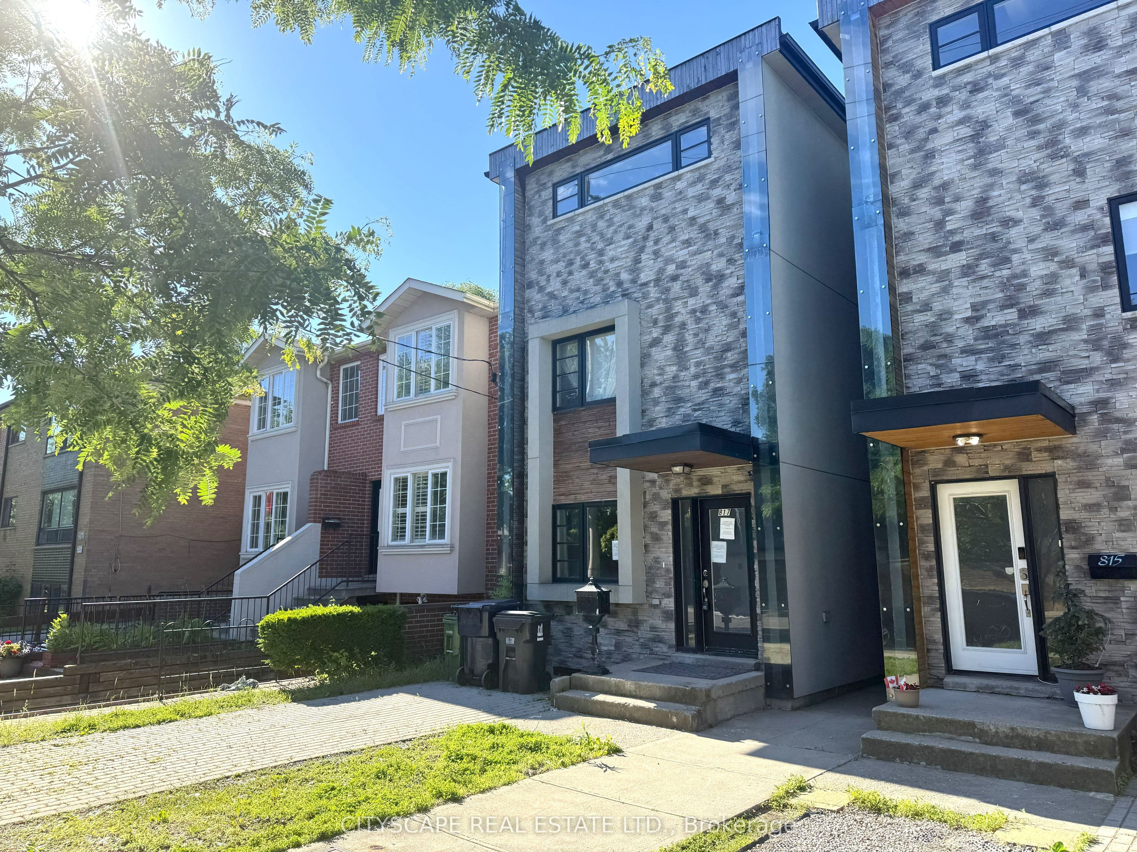 817 Cosburn Avenue, Toronto, ON M4C 2V9