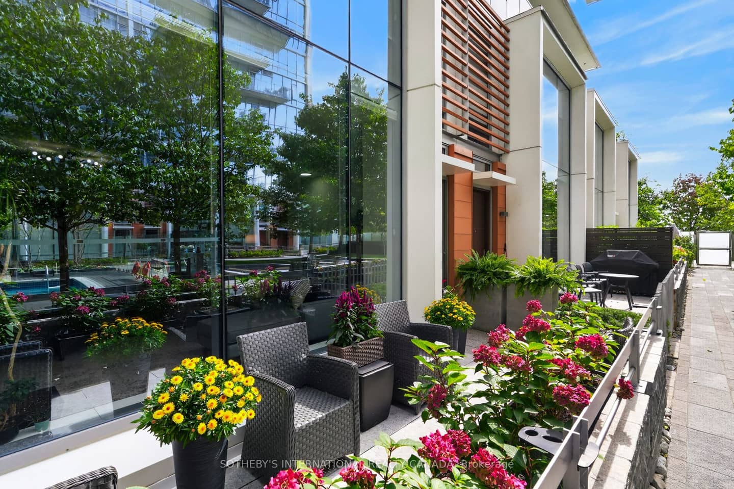 29 Queens Quay E TH 114, Toronto, ON M5E 0A4